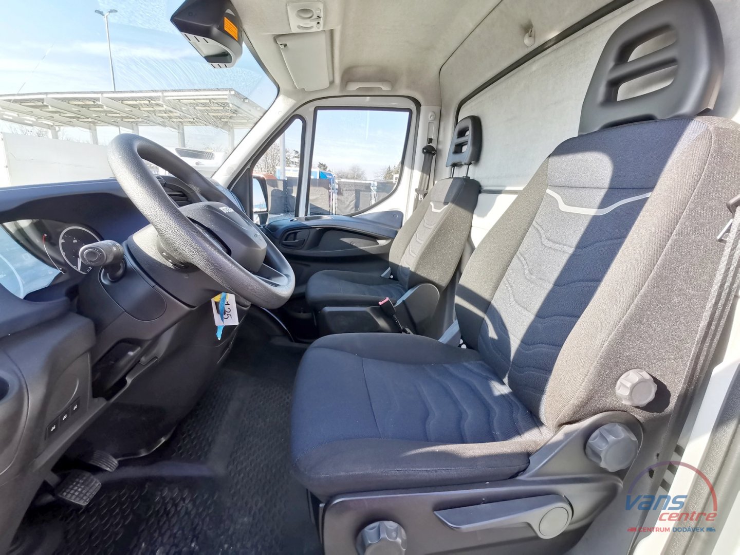 Iveco DAILY 35S14 HI-MATIC/ SKŘÍŇ 8 PALET/ MĚCHY/ KLIMA 