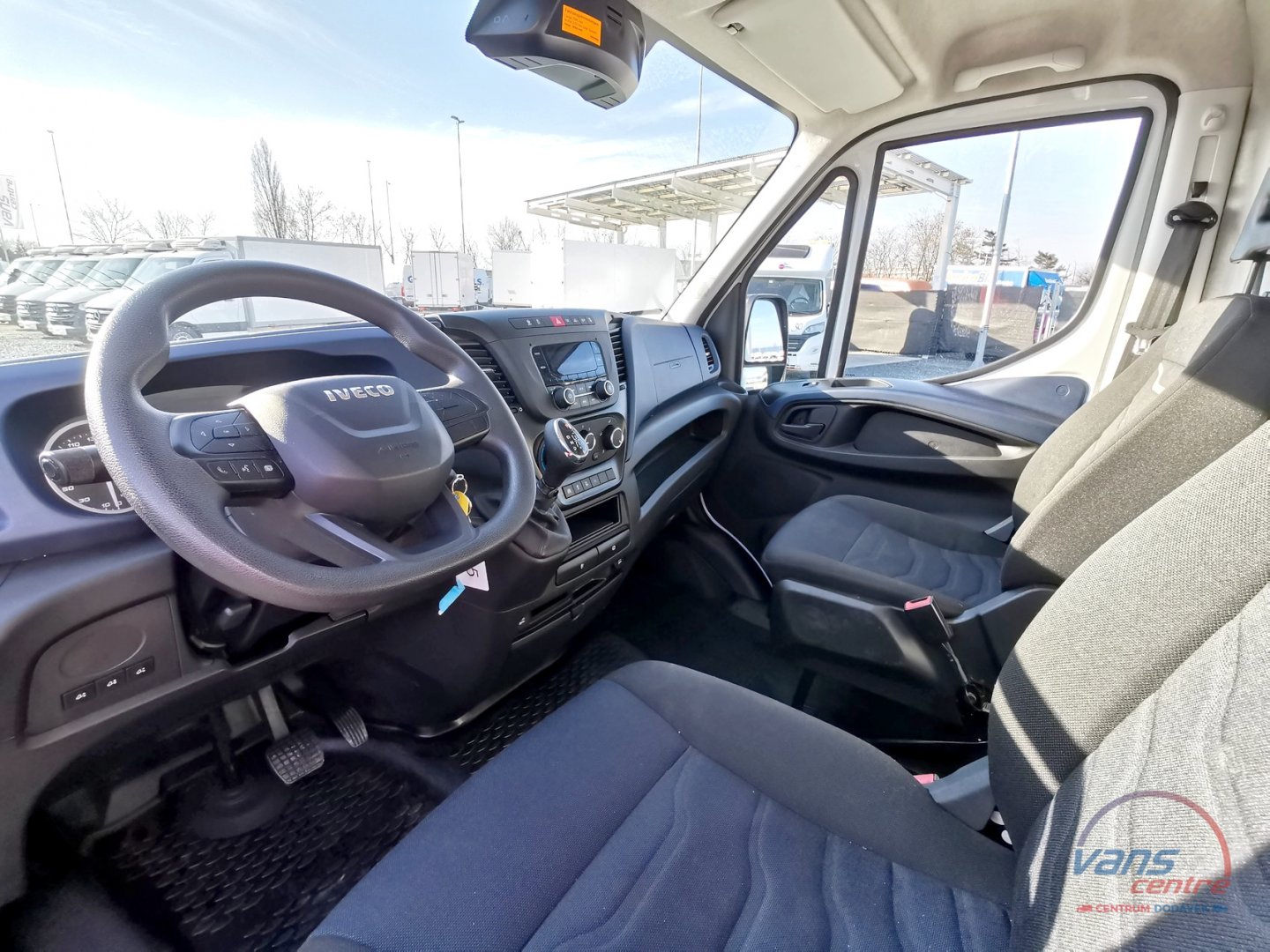 Iveco DAILY 35S14 HI-MATIC/ SKŘÍŇ 8 PALET/ MĚCHY/ KLIMA 