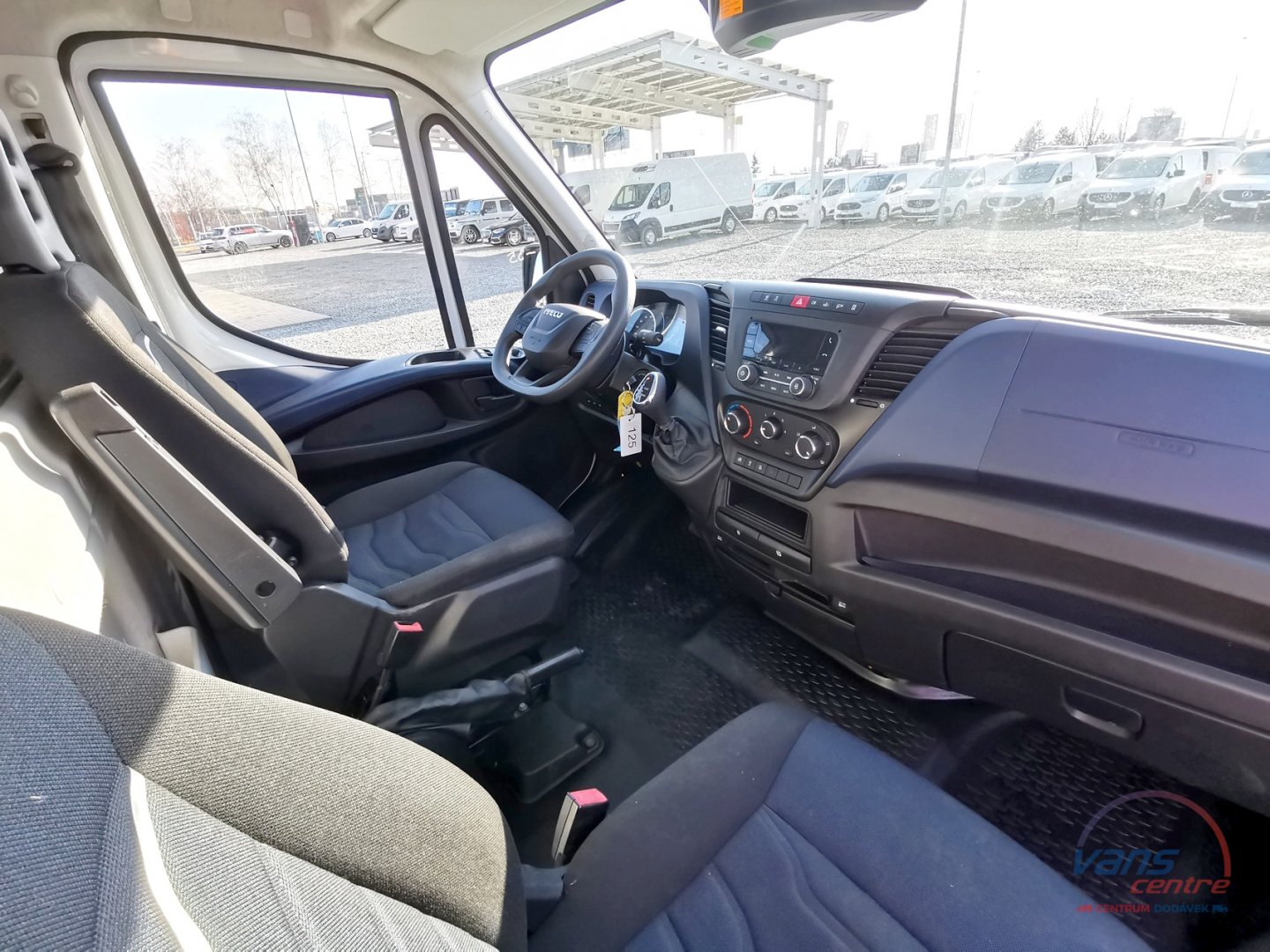 Iveco DAILY 35S14 HI-MATIC/ SKŘÍŇ 8 PALET/ MĚCHY/ KLIMA 