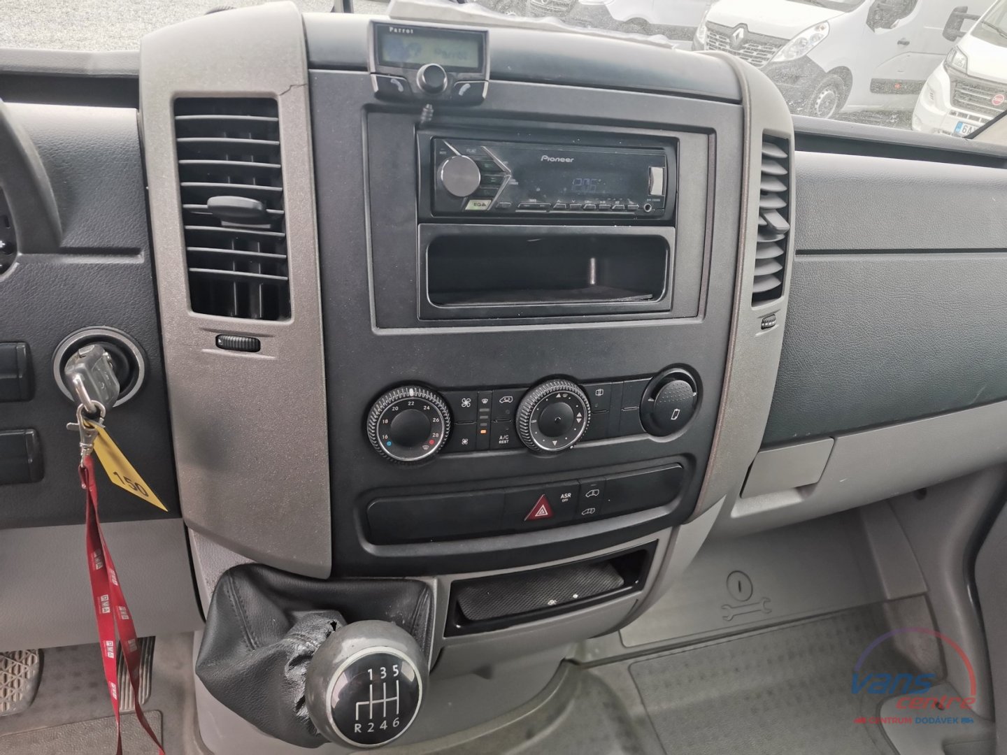 Volkswagen CRAFTER 2.0TDI/100KW MAXI/ KLIMA/ ČR