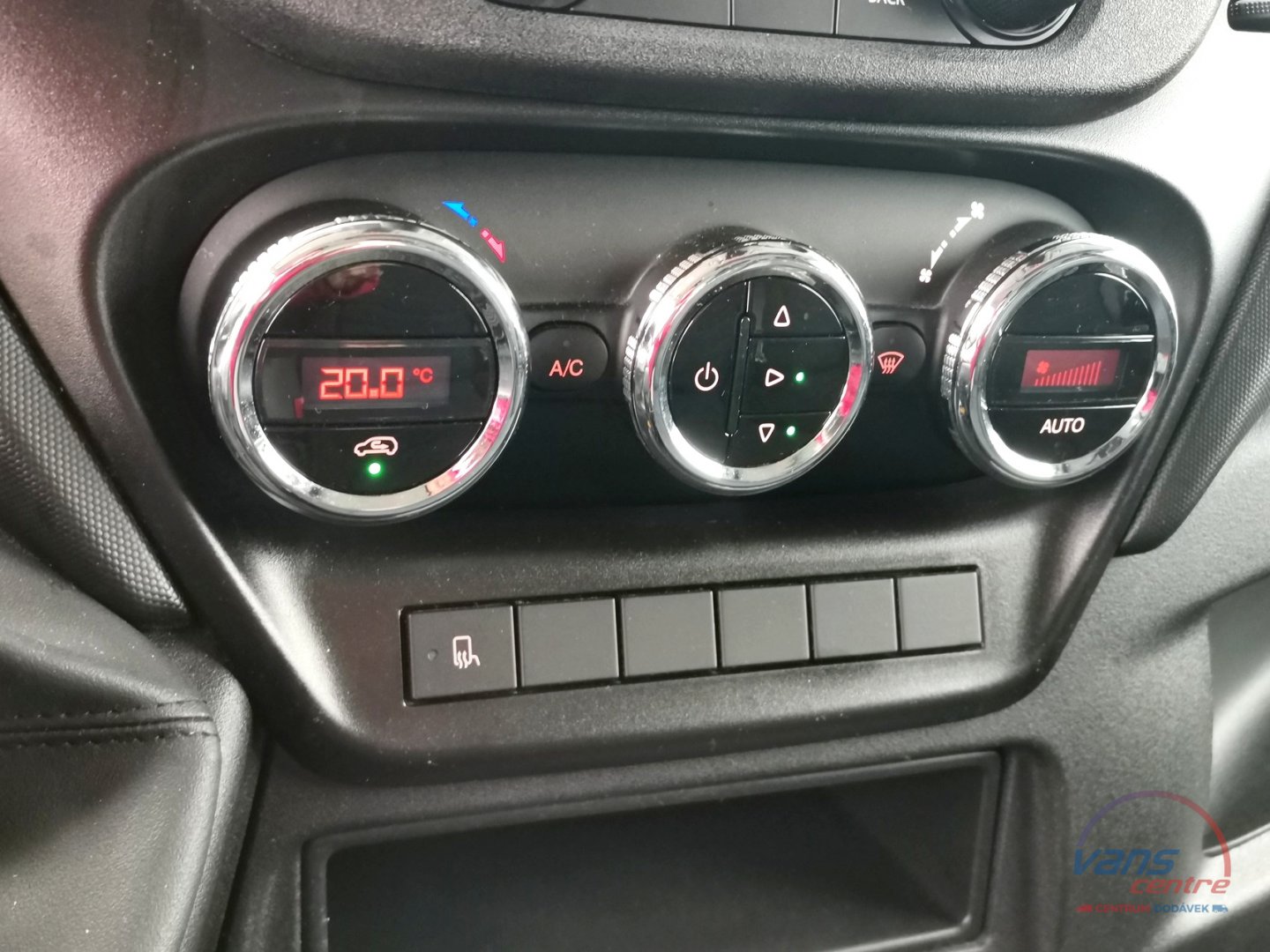 Iveco DAILY 35S18 SKŘÍŇ 8 PALET/ KLIMA/ NEZ.TOPENÍ/ ČR
