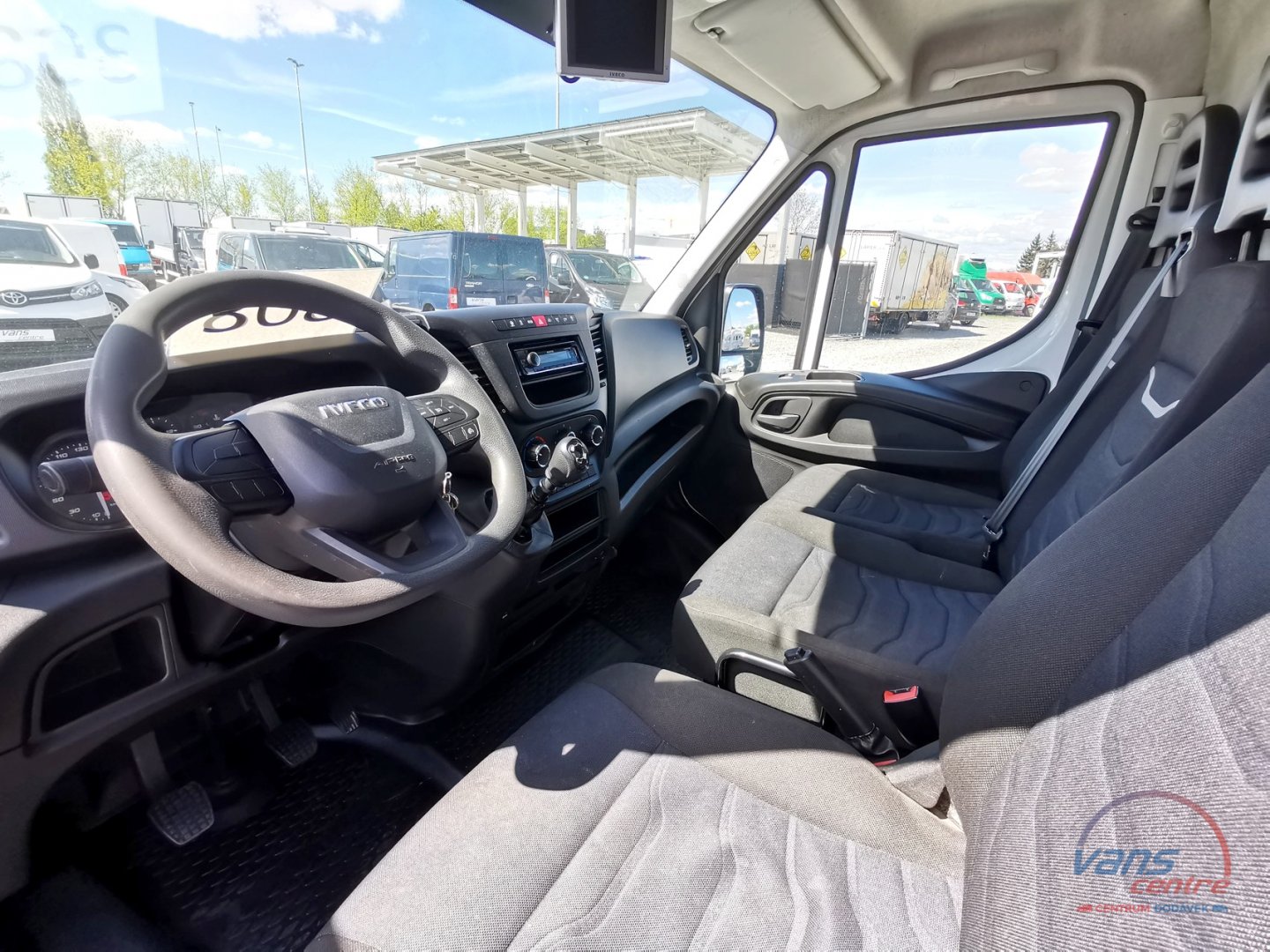 Ford TRANSIT 2.4TDCI/85KW SKLÁPĚČ 3M/ 6 MÍST/ KLIMA