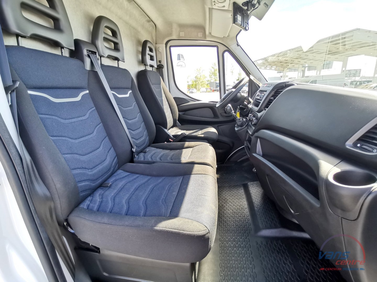 Ford TRANSIT 2.4TDCI/85KW SKLÁPĚČ 3M/ 6 MÍST/ KLIMA