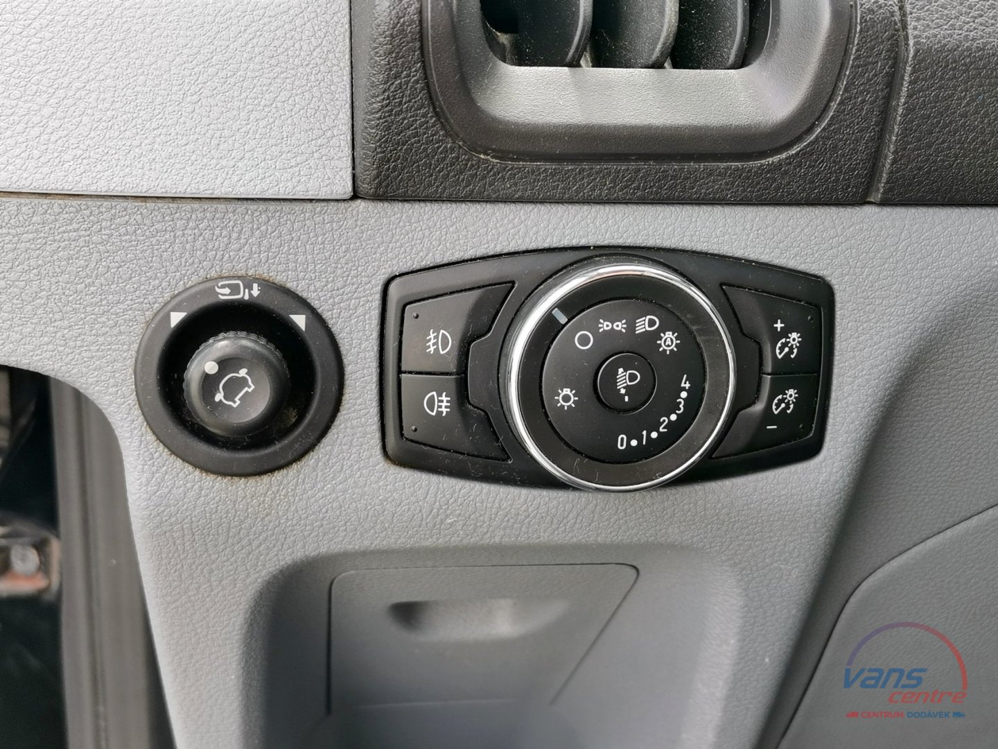 Ford TRANSIT 2.2TDCI/74KW L2H2/ 2 BOČNÍ DVEŘE/ KLIMA/ TAŽNÉ