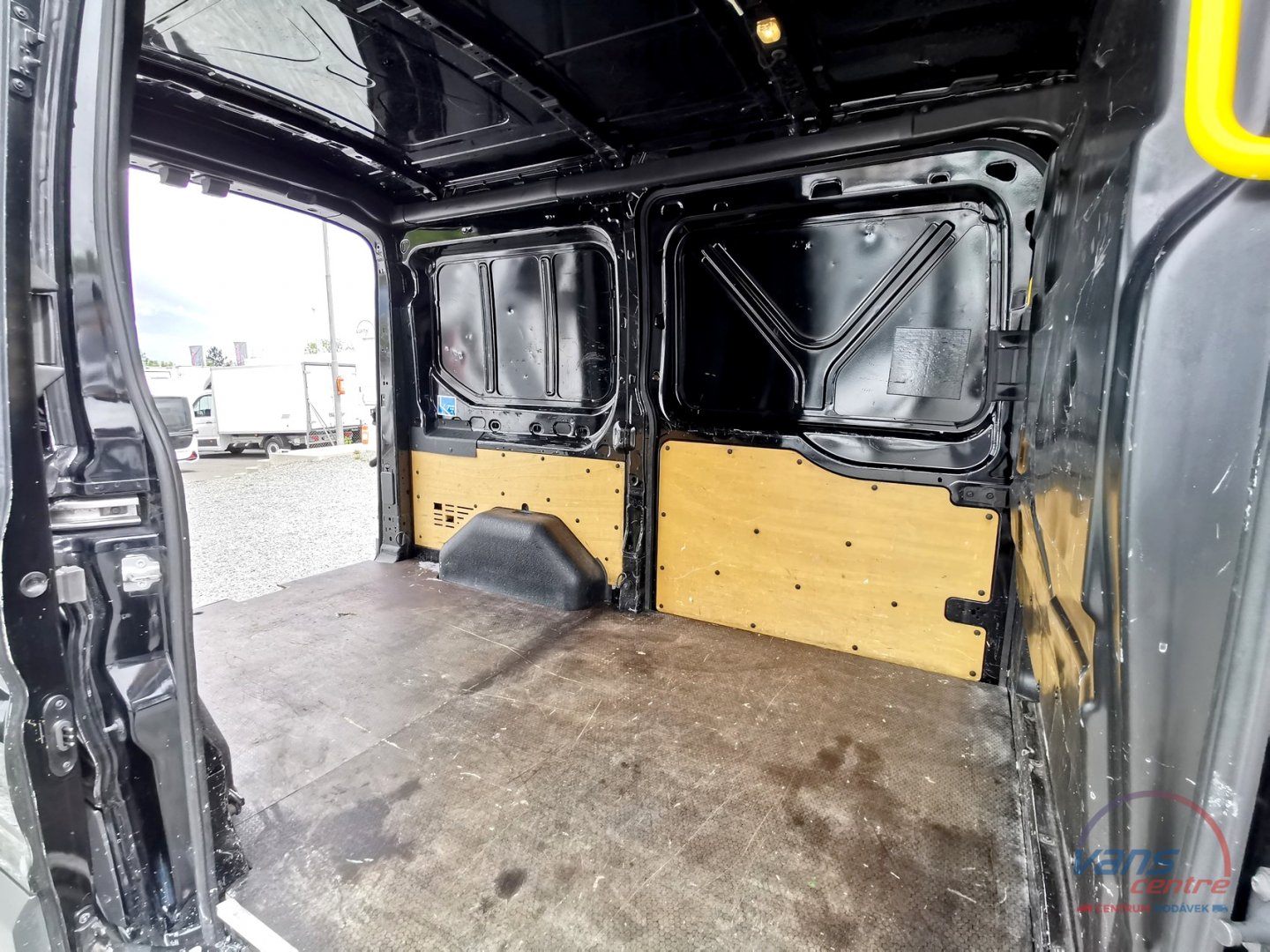Ford TRANSIT 2.2TDCI/74KW L2H2/ 2 BOČNÍ DVEŘE/ KLIMA/ TAŽNÉ