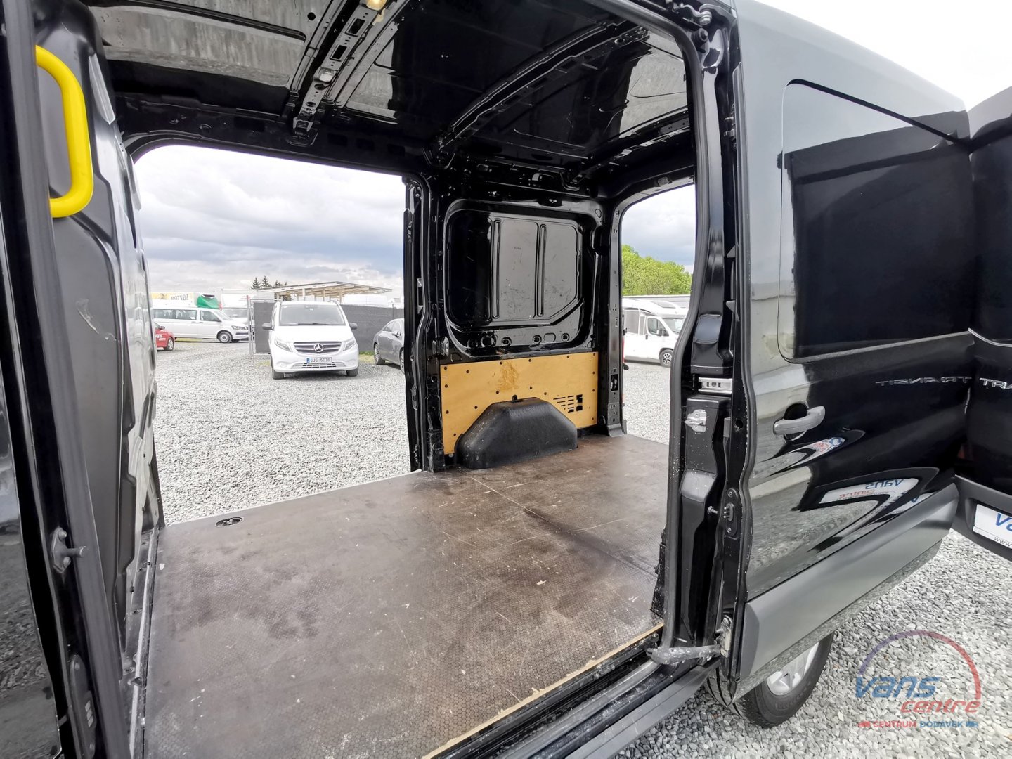 Ford TRANSIT 2.2TDCI/74KW L2H2/ 2 BOČNÍ DVEŘE/ KLIMA/ TAŽNÉ