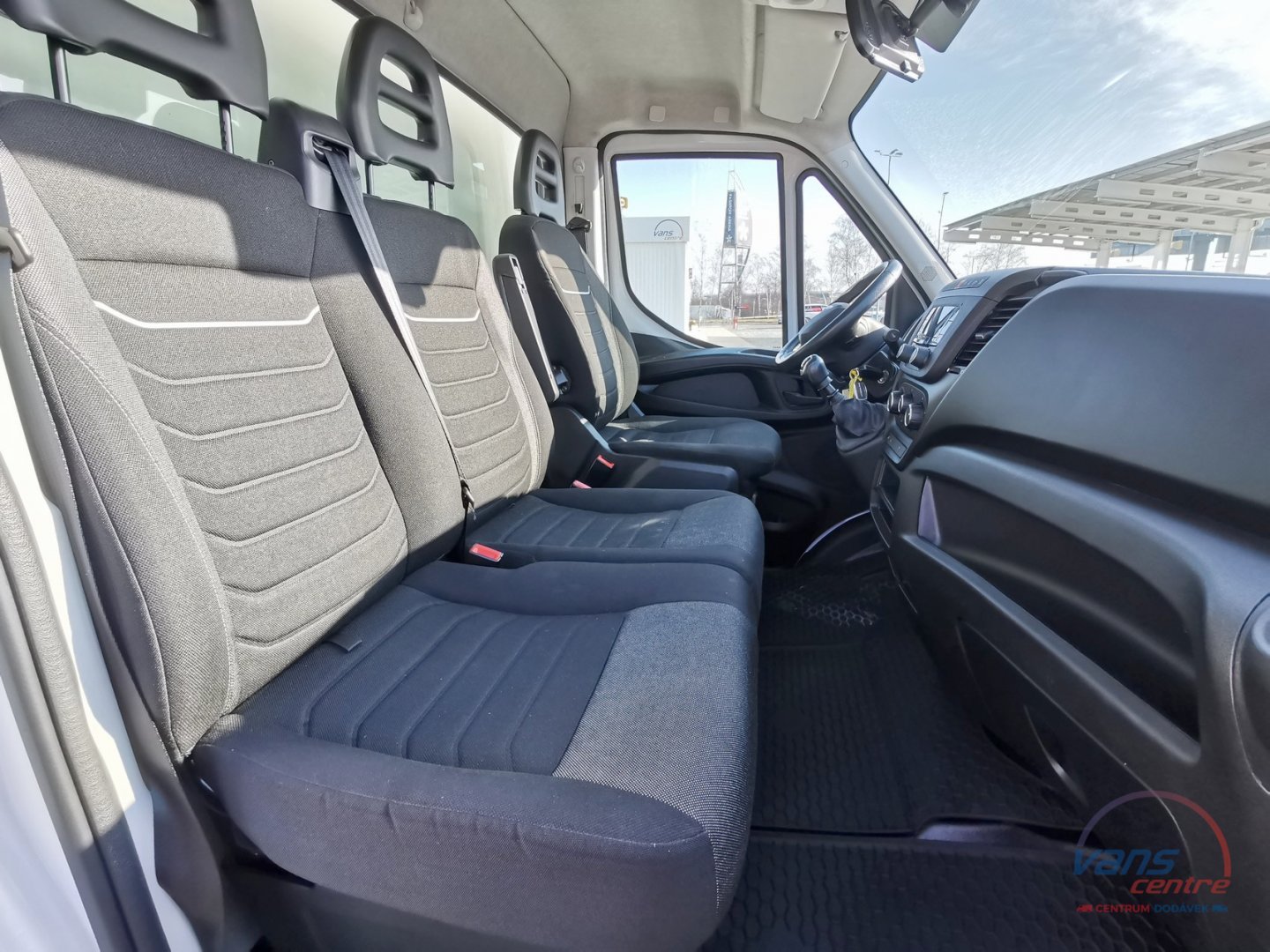 Ford TRANSIT CUSTOM 2.0TDCI/96KW L2H1/ PLNÁ VÝBAVA/ 24730KM 