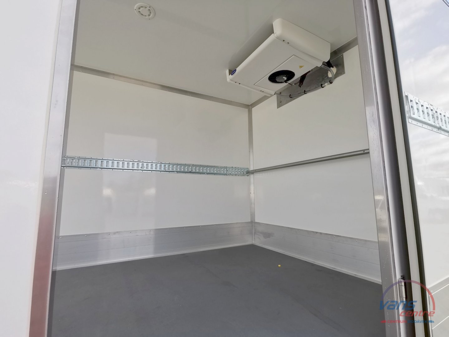 Iveco DAILY 35C13 SKŘÍŇ 3,7M/ ČR/1.MAJITEL 