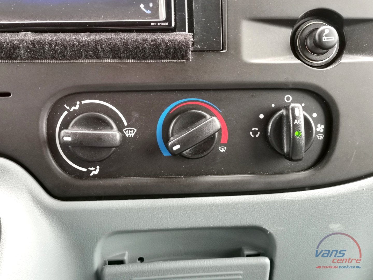 Ford TRANSIT 2.2TDCI/92KW L1H1/ KLIMA/ TEMPOMAT/ TAŽNÉ 