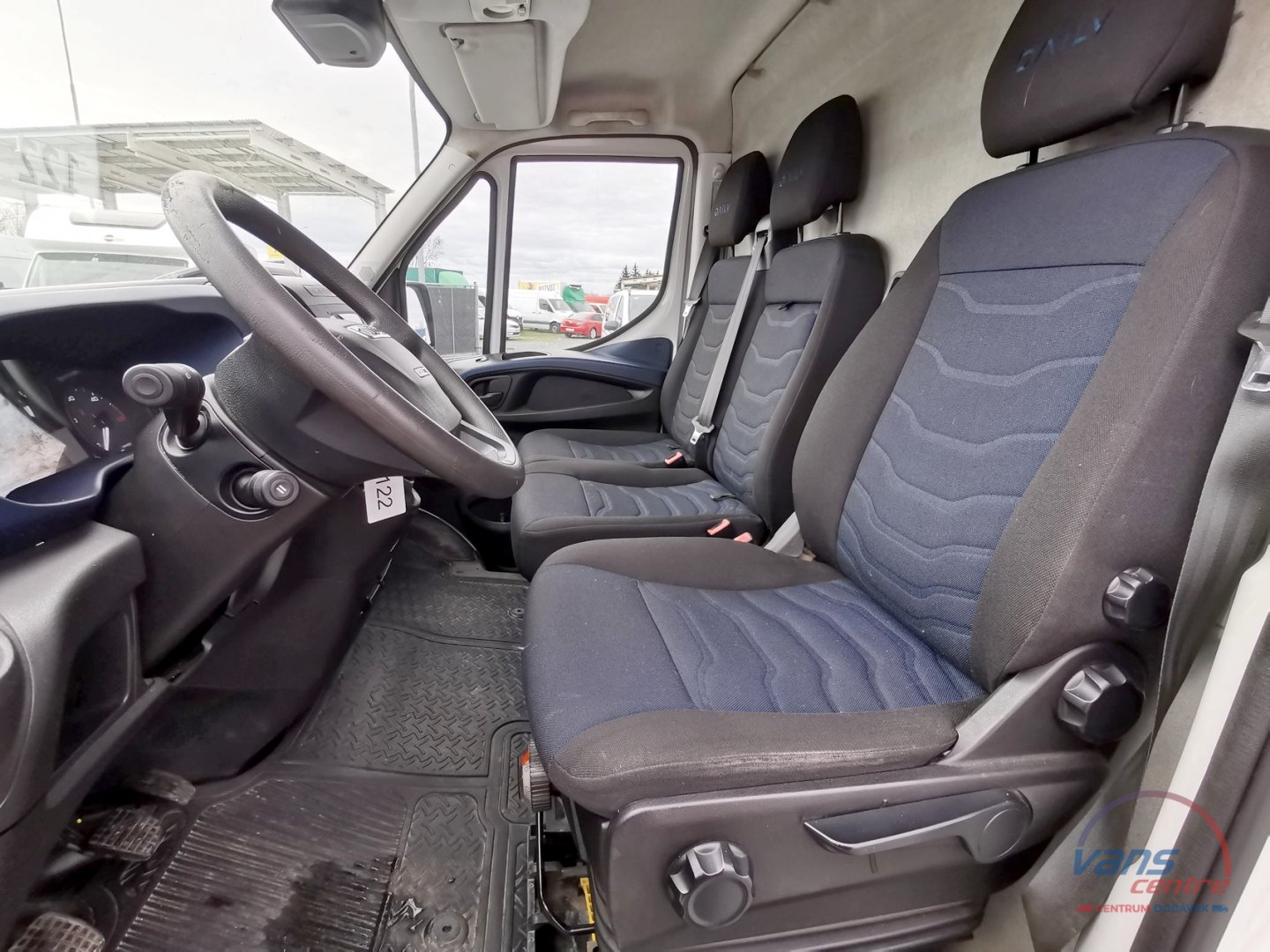 Iveco DAILY 35S18 STŘEDNÍ/ KLIMA/ TAŽNÉ/ ČR