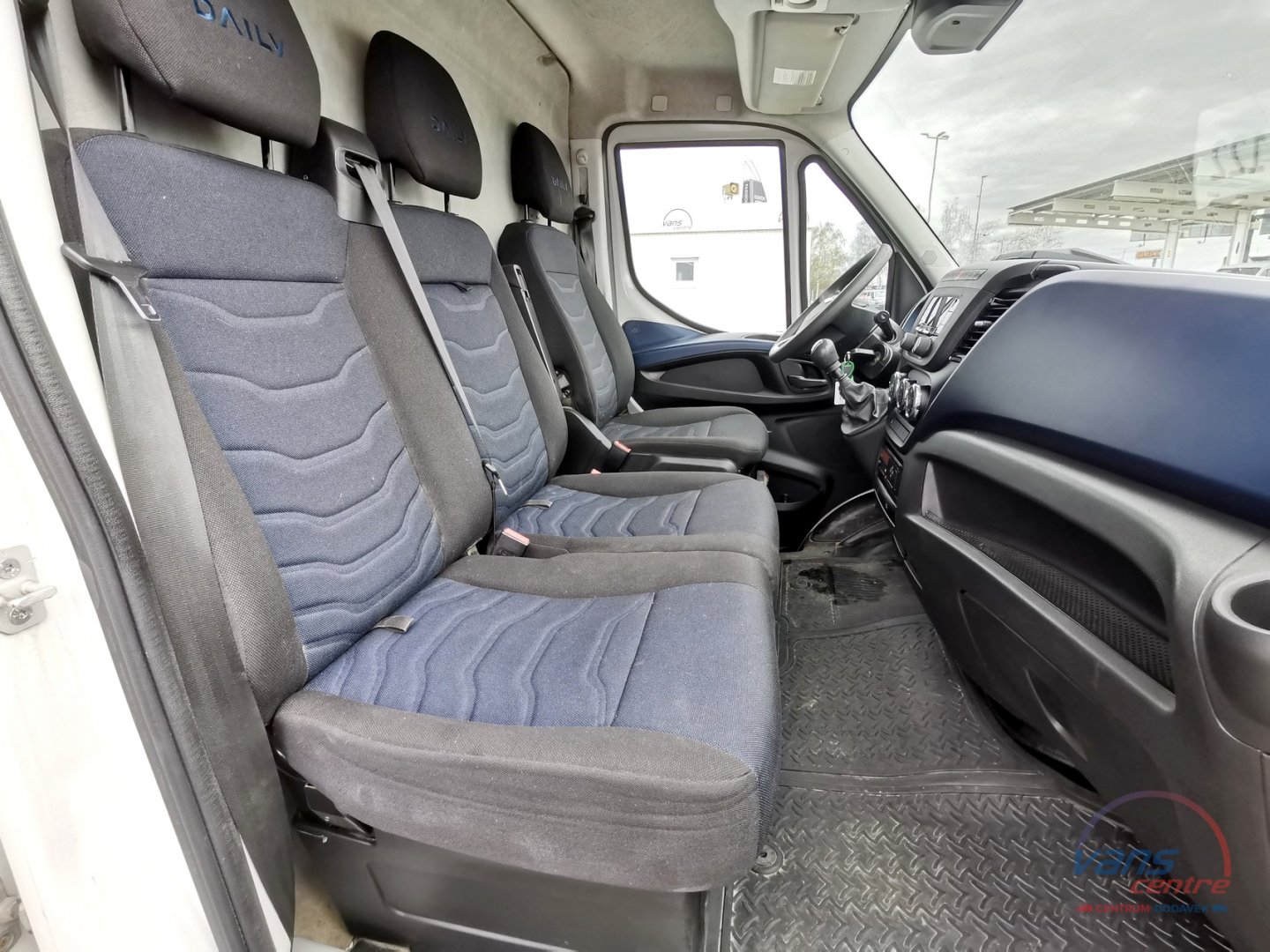 Iveco DAILY 35S18 STŘEDNÍ/ KLIMA/ TAŽNÉ/ ČR