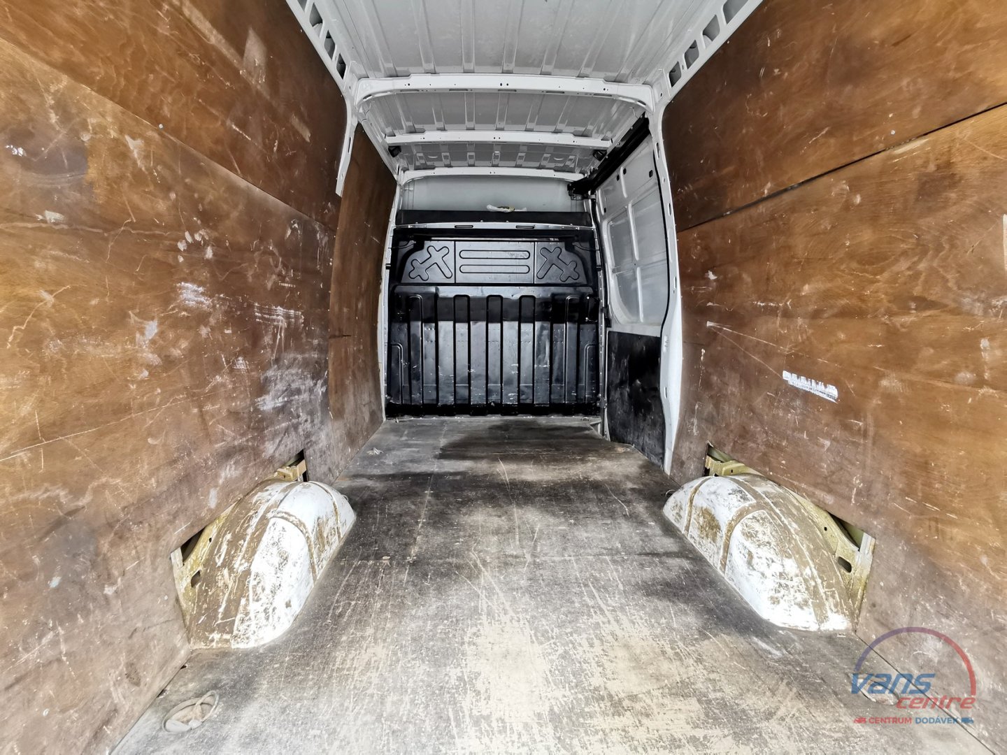 Iveco DAILY 35S18 STŘEDNÍ/ KLIMA/ TAŽNÉ/ ČR