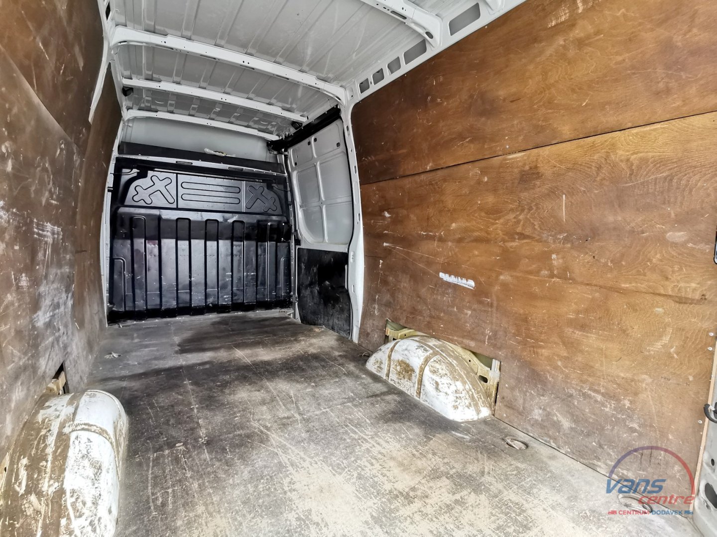Iveco DAILY 35S18 STŘEDNÍ/ KLIMA/ TAŽNÉ/ ČR