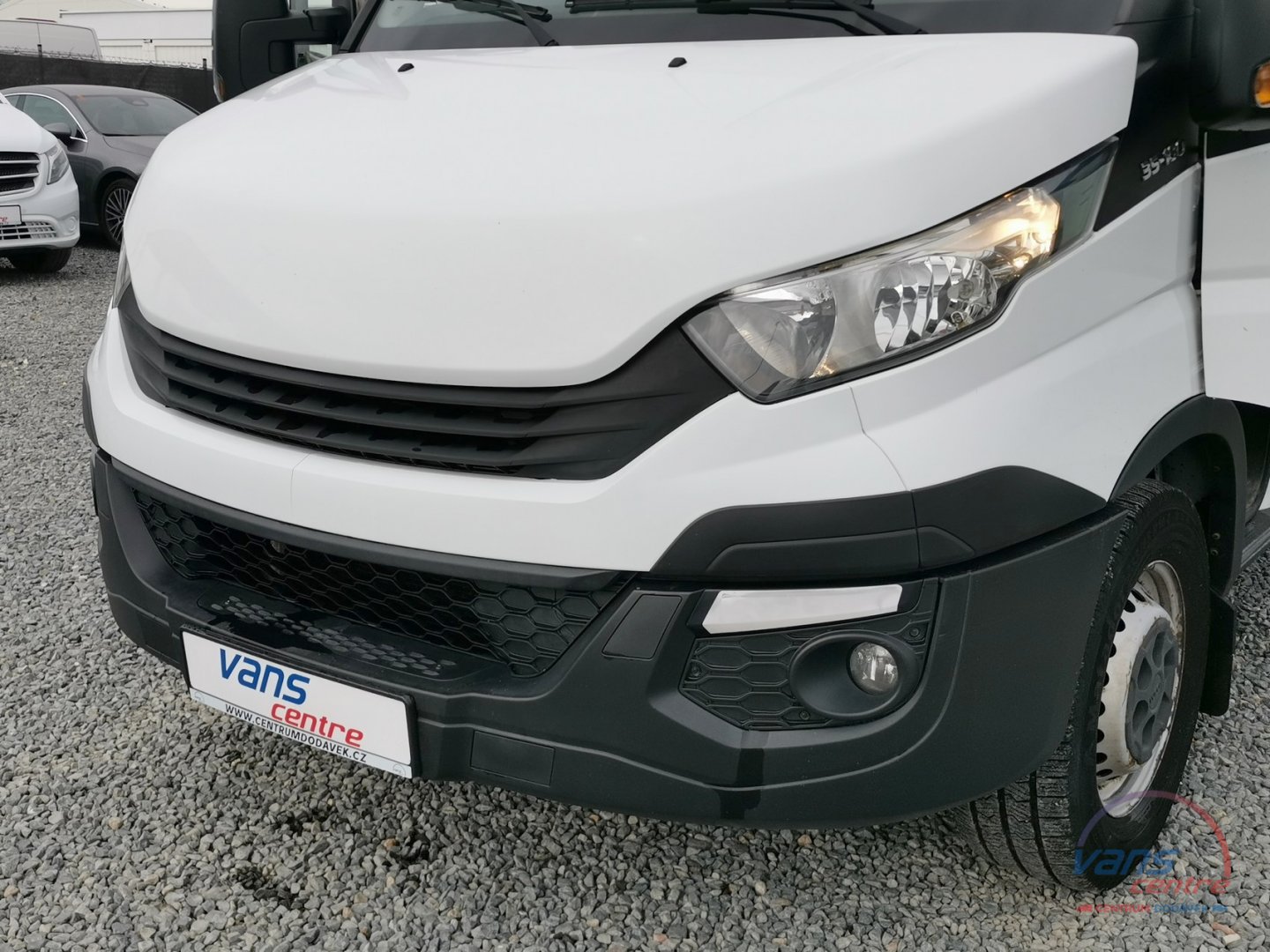Iveco DAILY 35S18 STŘEDNÍ/ KLIMA/ TAŽNÉ/ ČR