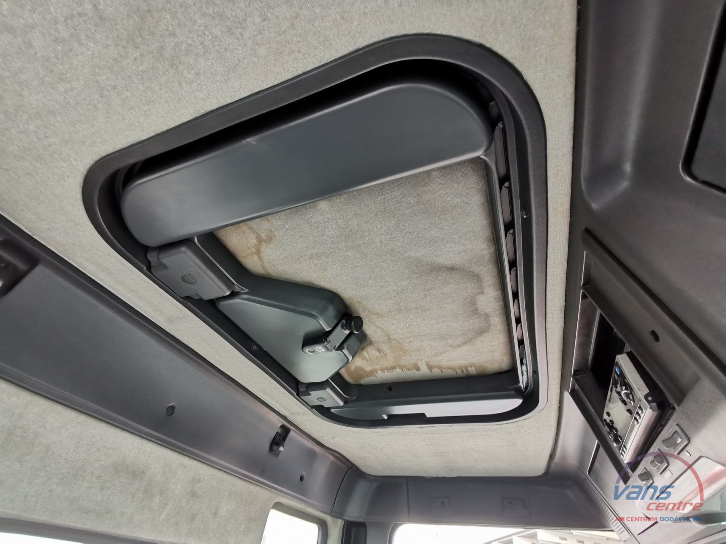 Iveco DAILY 35S18 HI-MATIC/ MRAZÁK/ 220V/ 2 KOMORY