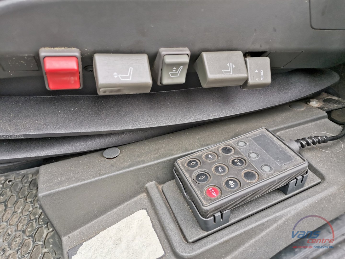 Iveco DAILY 35S18 HI-MATIC/ MRAZÁK/ 220V/ 2 KOMORY
