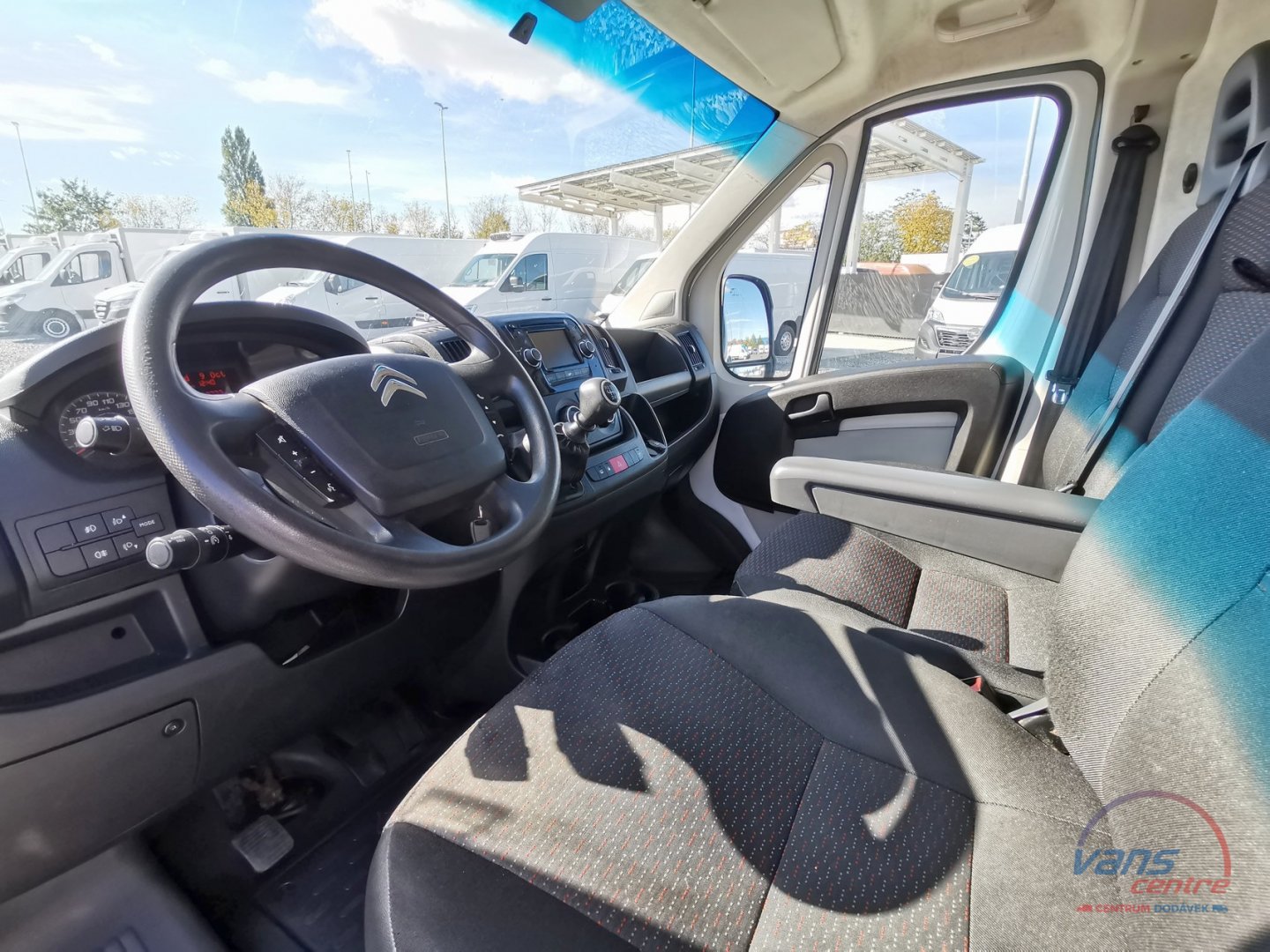 Volkswagen MULTIVAN 2.0TDI/103KW 7 MÍST/ NAVI/ XENONY/ TAŽNÉ