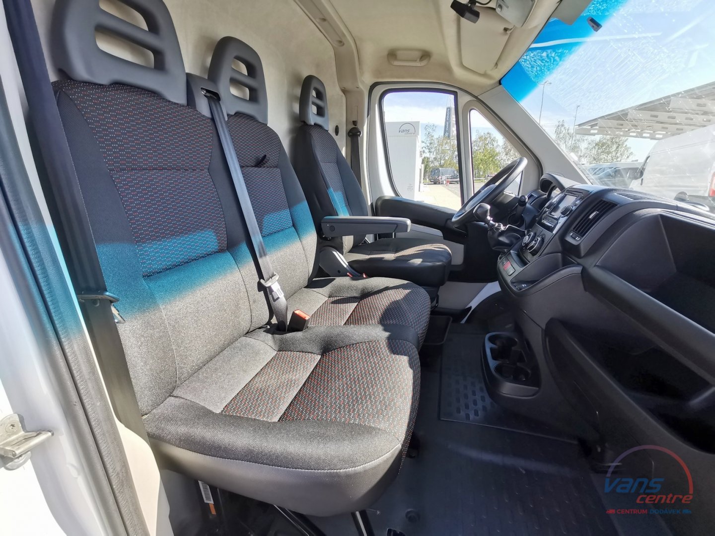 Volkswagen CRAFTER 2.5TDI/100KW L2H1/ KLIMA/ ČR