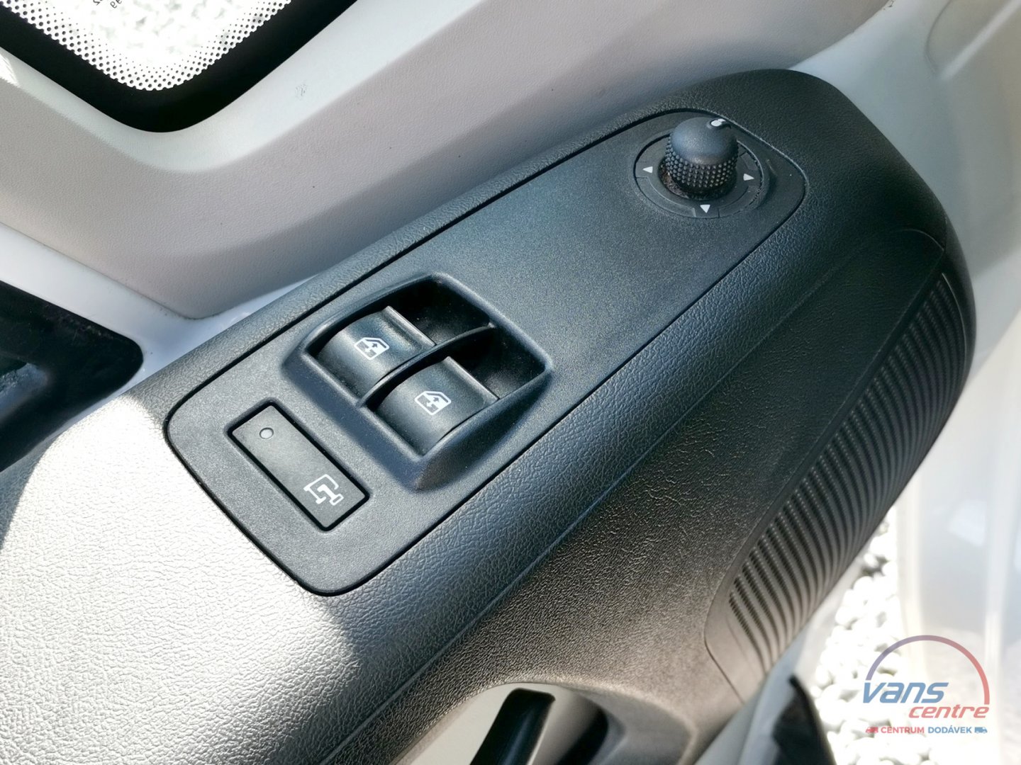 Volkswagen MULTIVAN 2.0TDI/103KW 7 MÍST/ NAVI/ XENONY/ TAŽNÉ