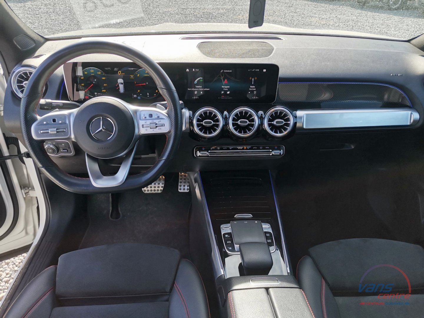 Mercedes-Benz GLB 200D 4 MATIC/ AMG/ KEYLESS/ PANORAMA 