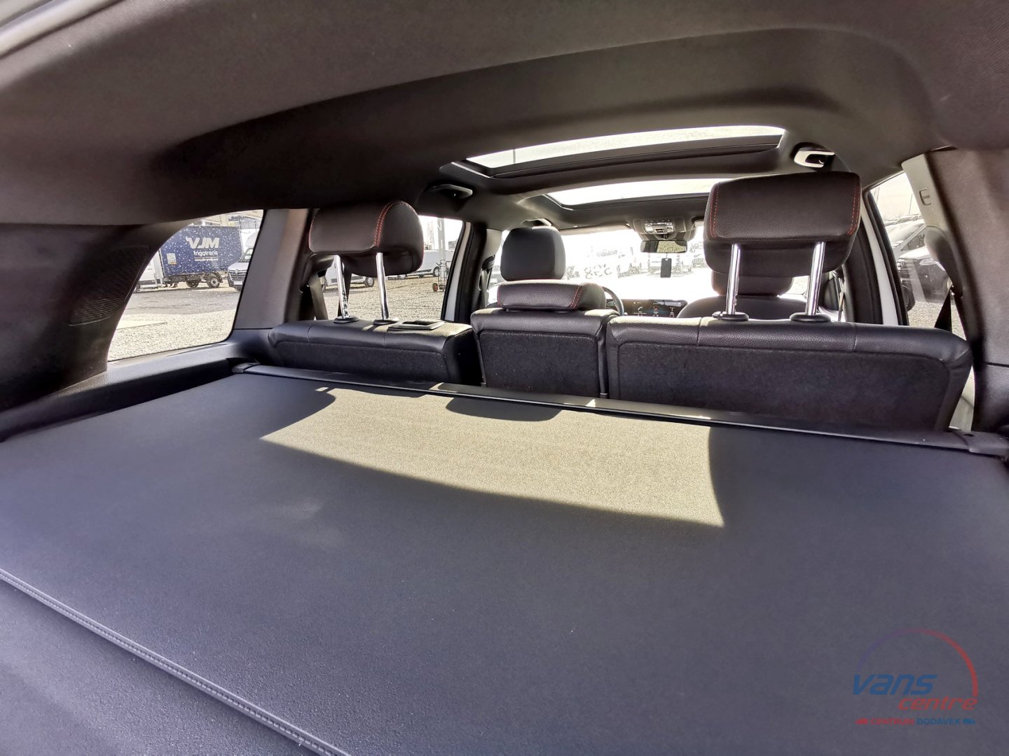 Mercedes-Benz GLB 200D 4 MATIC/ AMG/ KEYLESS/ PANORAMA 