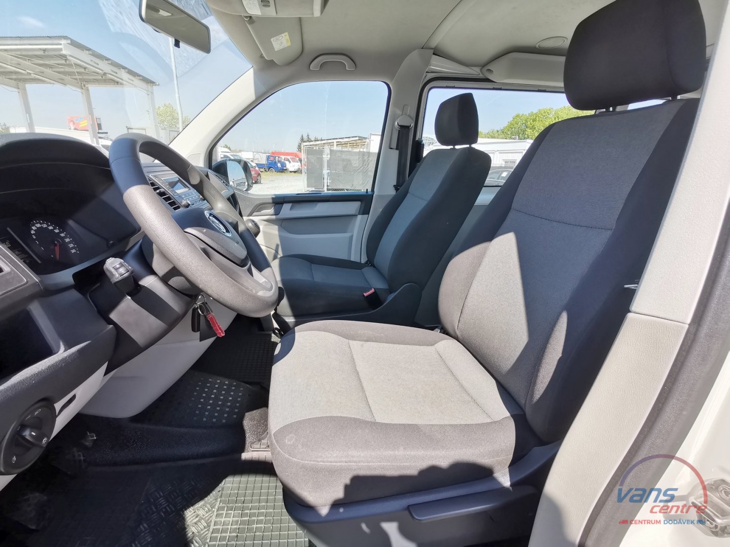 Volkswagen TRANSPORTER 2.0TDI/110KW L2H1/ 8 MÍST/ KLIMA/ ČR