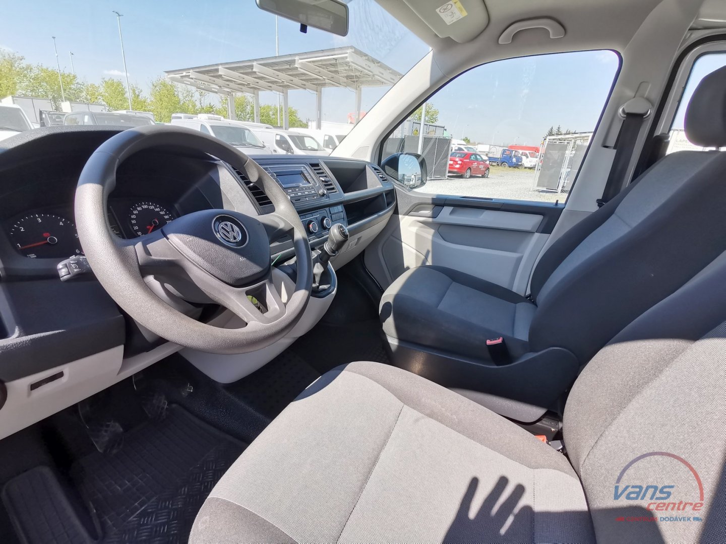Volkswagen TRANSPORTER 2.0TDI/110KW L2H1/ 8 MÍST/ KLIMA/ ČR