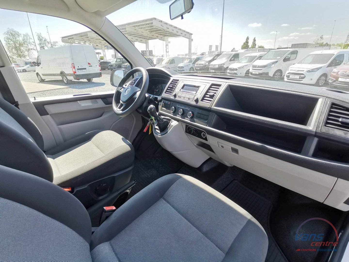 Volkswagen TRANSPORTER 2.0TDI/110KW L2H1/ 8 MÍST/ KLIMA/ ČR