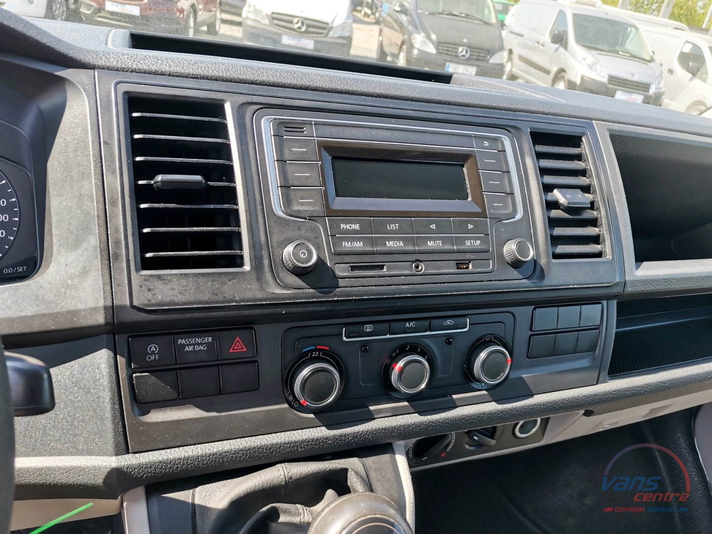 Volkswagen TRANSPORTER 2.0TDI/110KW L2H1/ 8 MÍST/ KLIMA/ ČR
