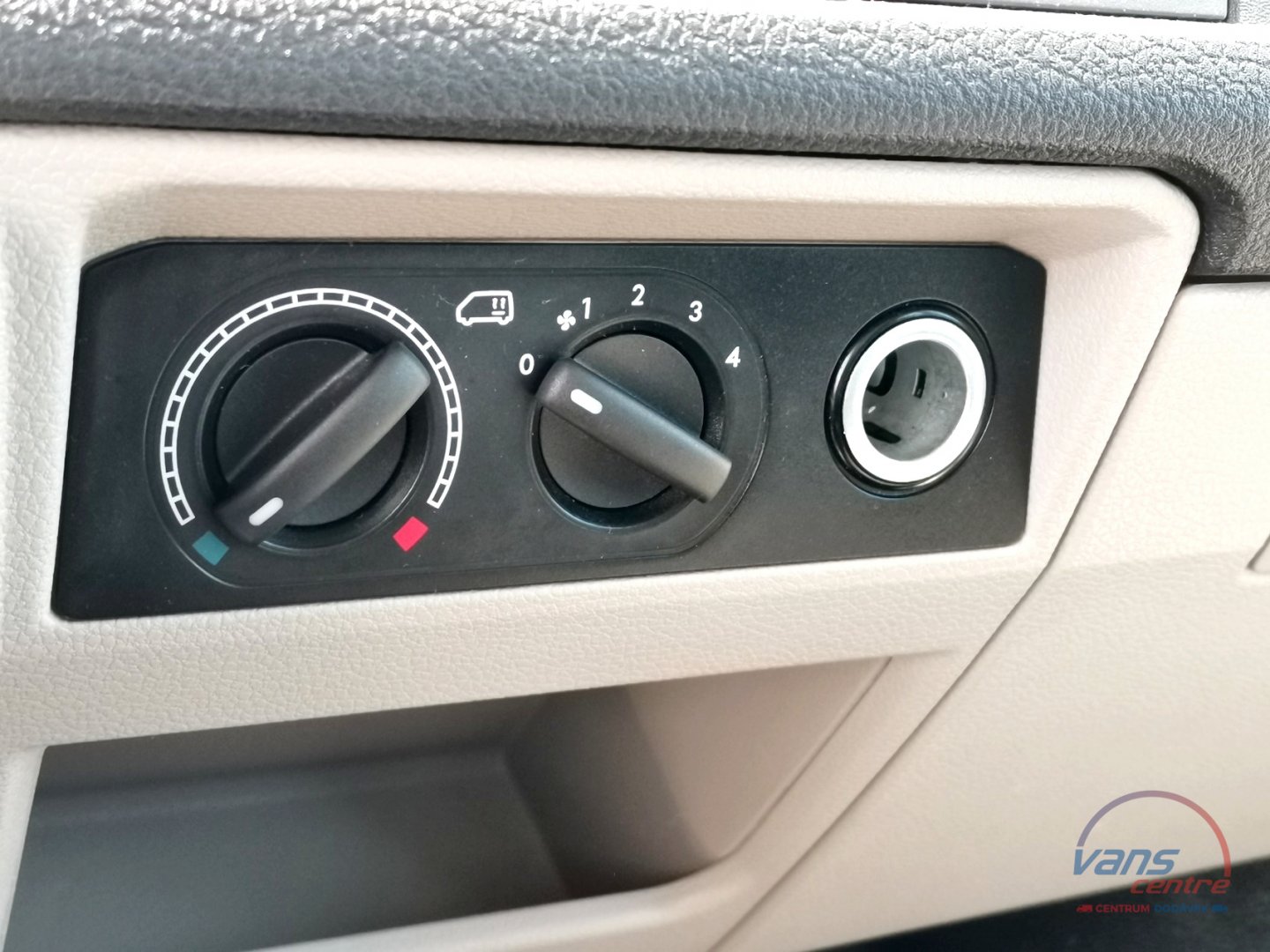 Volkswagen TRANSPORTER 2.0TDI/110KW L2H1/ 8 MÍST/ KLIMA/ ČR