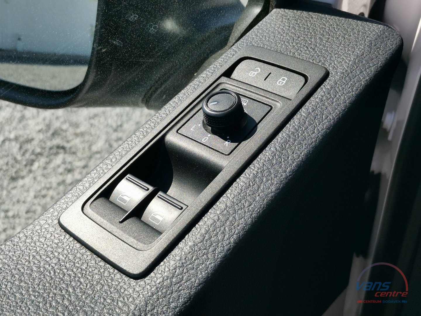 Volkswagen TRANSPORTER 2.0TDI/110KW L2H1/ 8 MÍST/ KLIMA/ ČR
