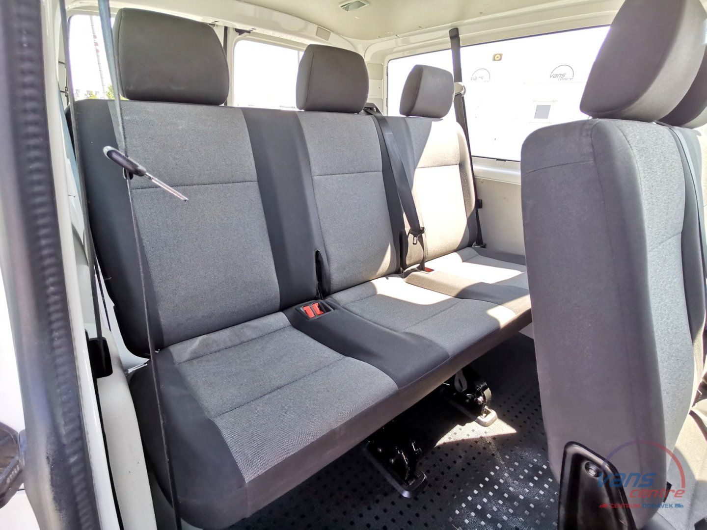 Volkswagen TRANSPORTER 2.0TDI/110KW L2H1/ 8 MÍST/ KLIMA/ ČR