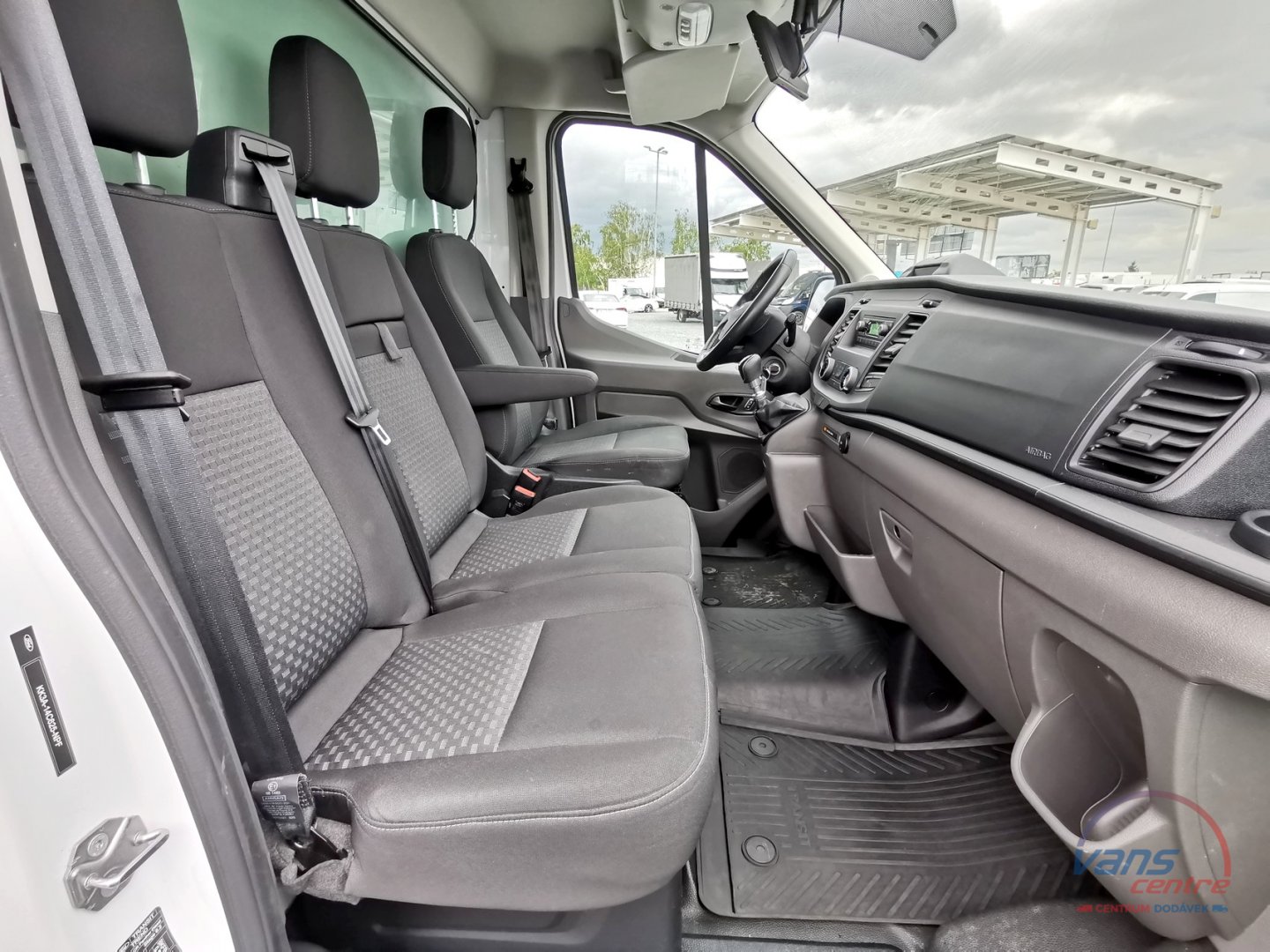 Ford TRANSIT 2.0TDCI SKŘÍŇ 8 PALET/ HYDR.ČELO/ KAMERA/ KLIMA