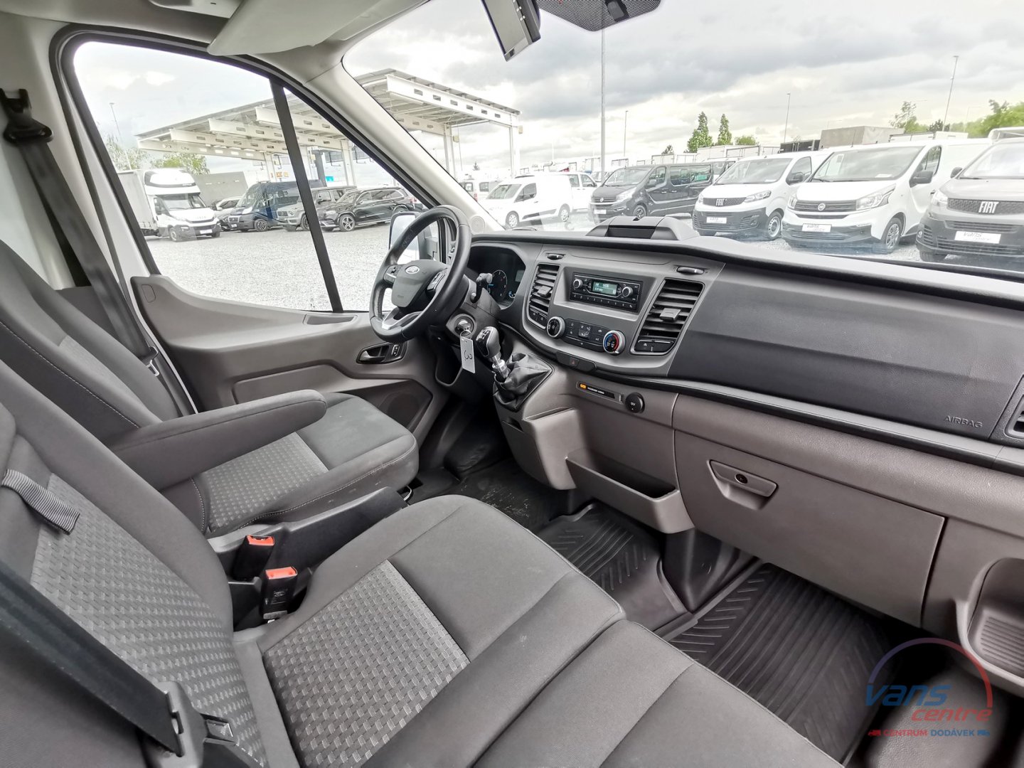 Ford TRANSIT 2.0TDCI SKŘÍŇ 8 PALET/ HYDR.ČELO/ KAMERA/ KLIMA