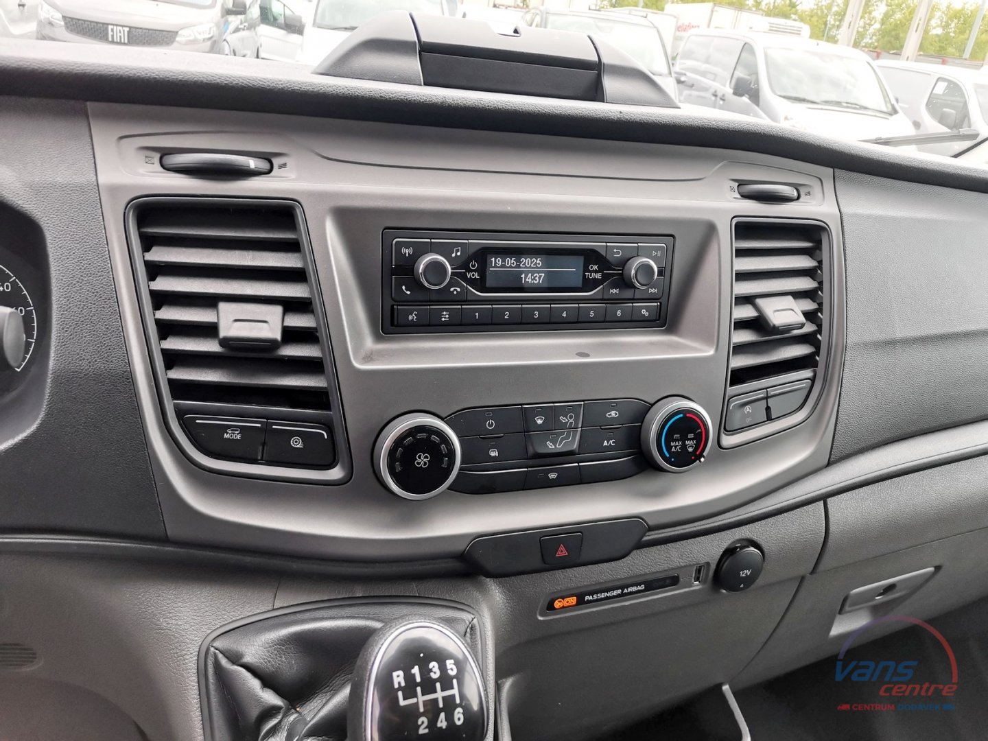 Ford TRANSIT 2.0TDCI SKŘÍŇ 8 PALET/ HYDR.ČELO/ KAMERA/ KLIMA