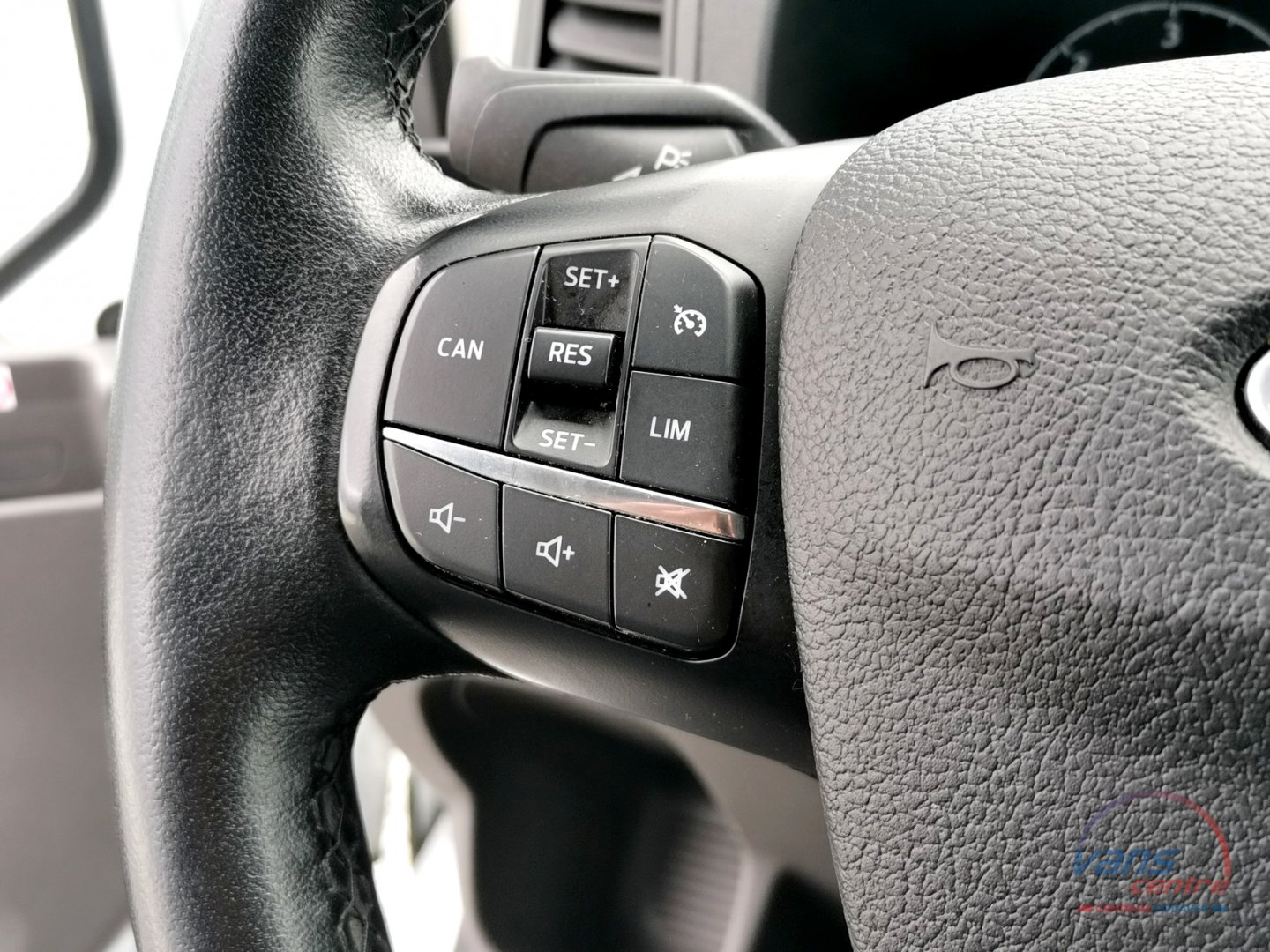 Ford TRANSIT 2.0TDCI SKŘÍŇ 8 PALET/ HYDR.ČELO/ KAMERA/ KLIMA