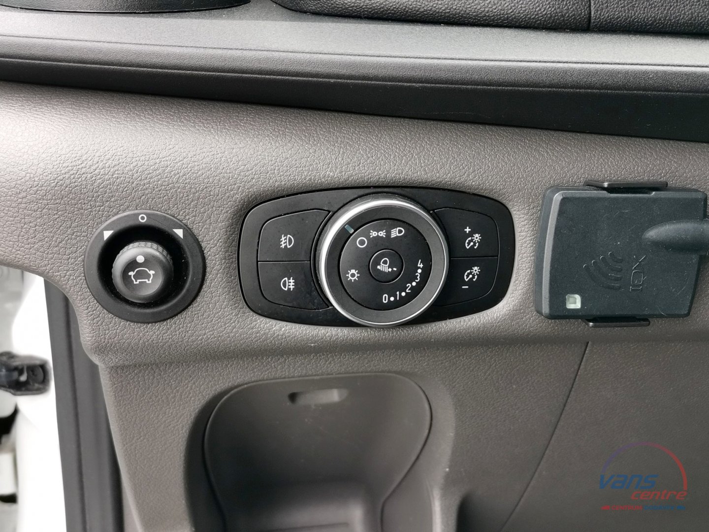 Ford TRANSIT 2.0TDCI SKŘÍŇ 8 PALET/ HYDR.ČELO/ KAMERA/ KLIMA