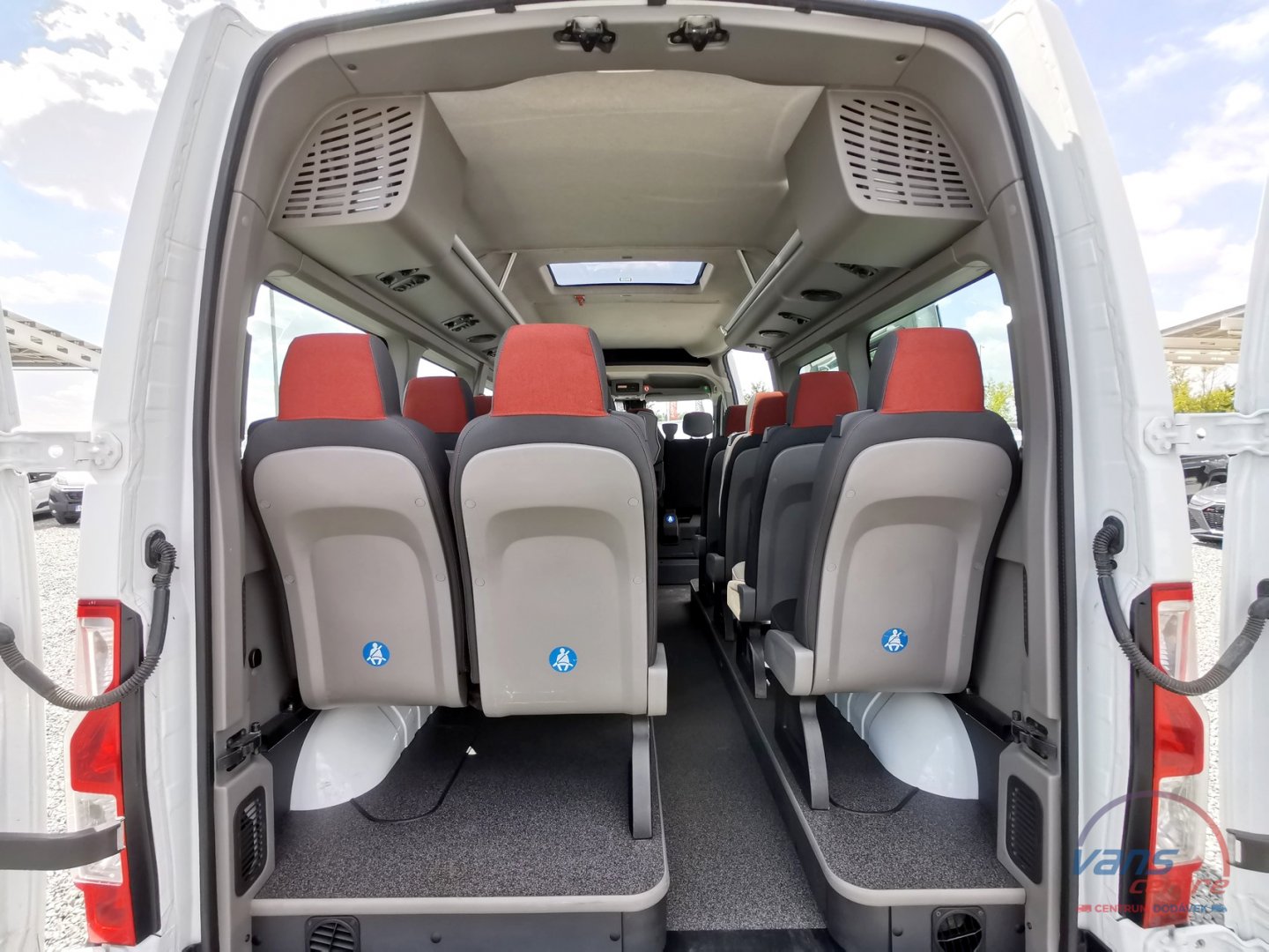 Renault MASTER 2.5DCI SKLÁPĚČ 2,5M/ 7 MÍST/ TAŽNÉ