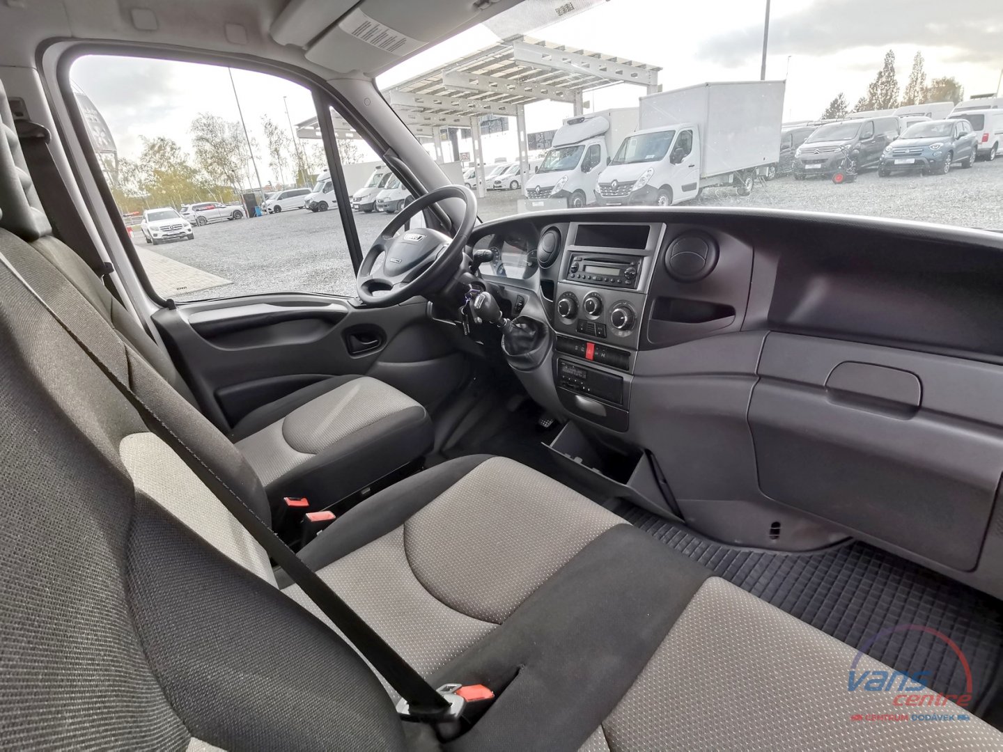 Iveco DAILY 70C17 SHRNOVACÍ 8 PALET/ UZÁVĚRKA/ ČR