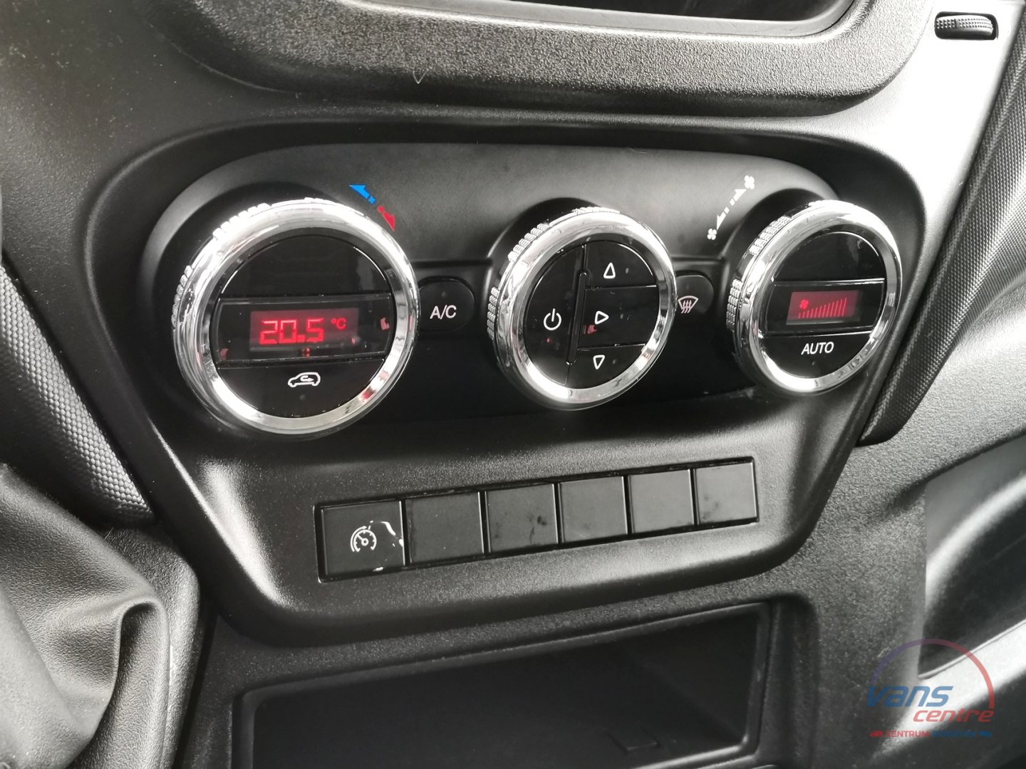 Iveco DAILY 35C17 SKŘÍŇ 9 PALET/ AUTO.KLIMA/ TEMPOMAT