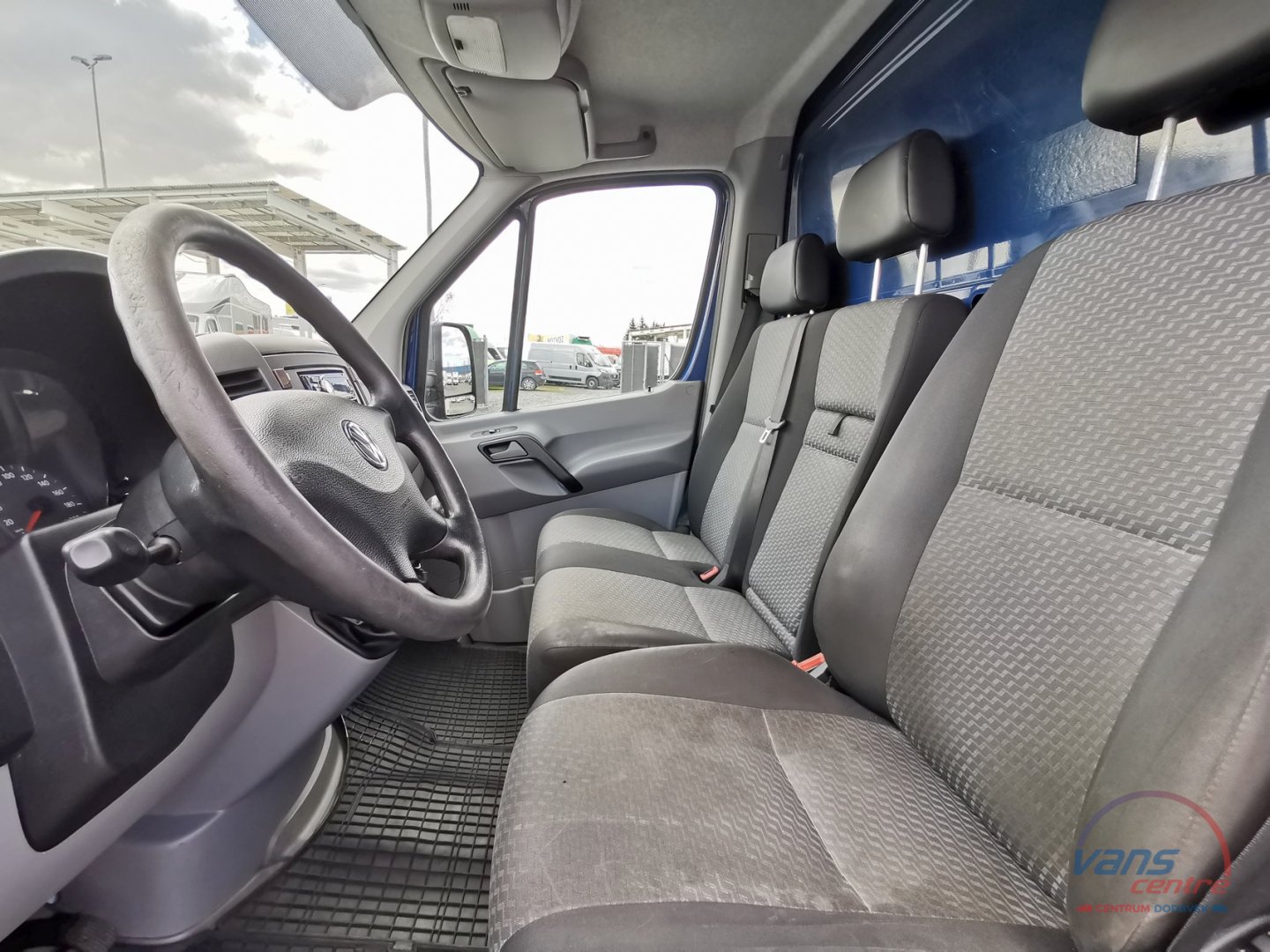 Volkswagen CRAFTER 2.0TDI AT/ STŘEDNÍ/TAŽNÉ/ PLNÁ VÝBAVA!/ZÁRUKA