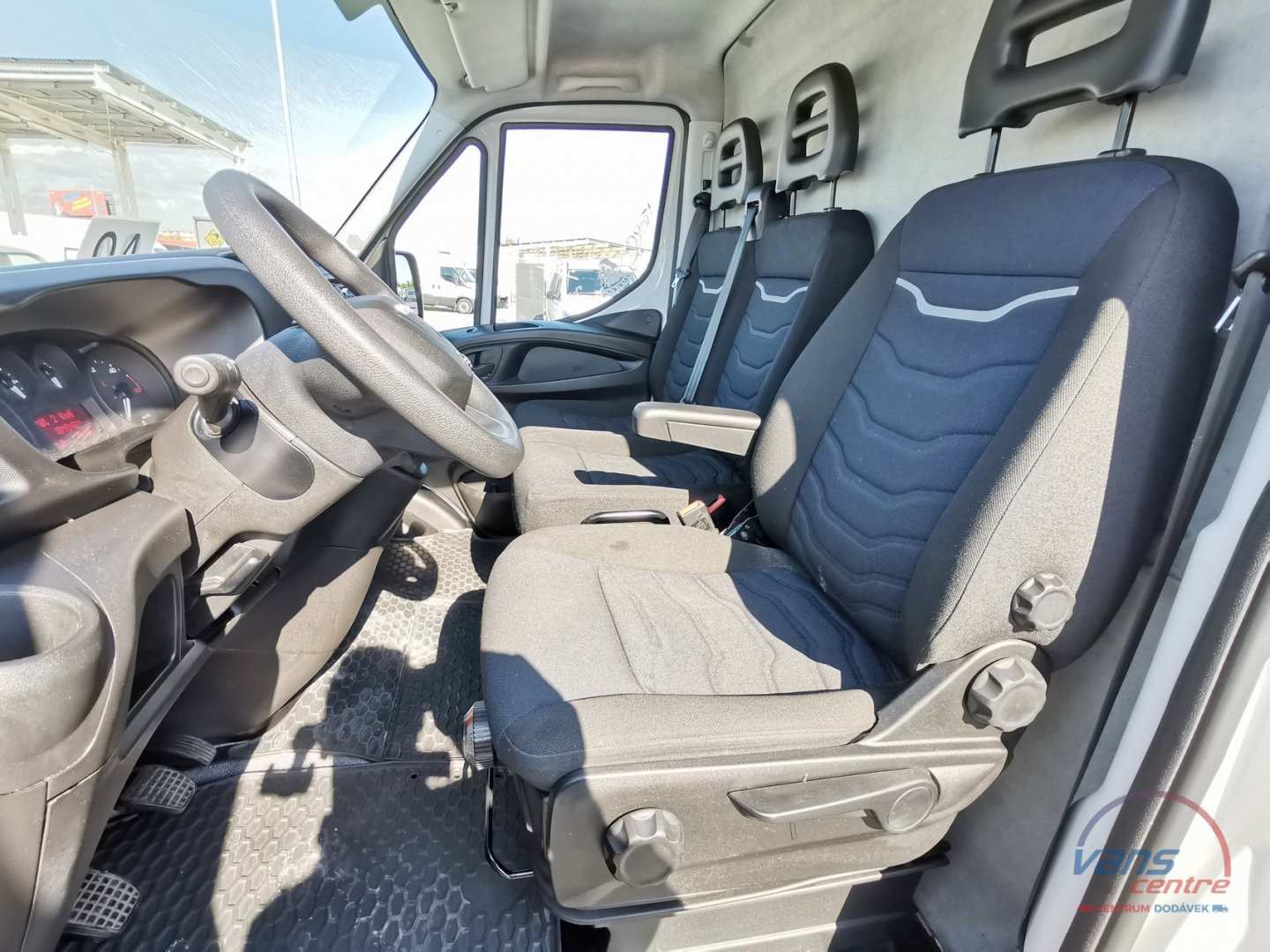 Iveco DAILY 35S14 STŘEDNÍ/ KLIMA/ TEMPOMAT/ ČR