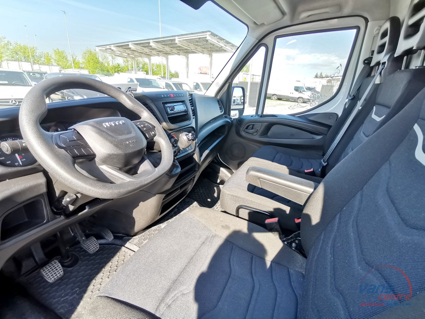 Iveco DAILY 35S14 STŘEDNÍ/ KLIMA/ TEMPOMAT/ ČR