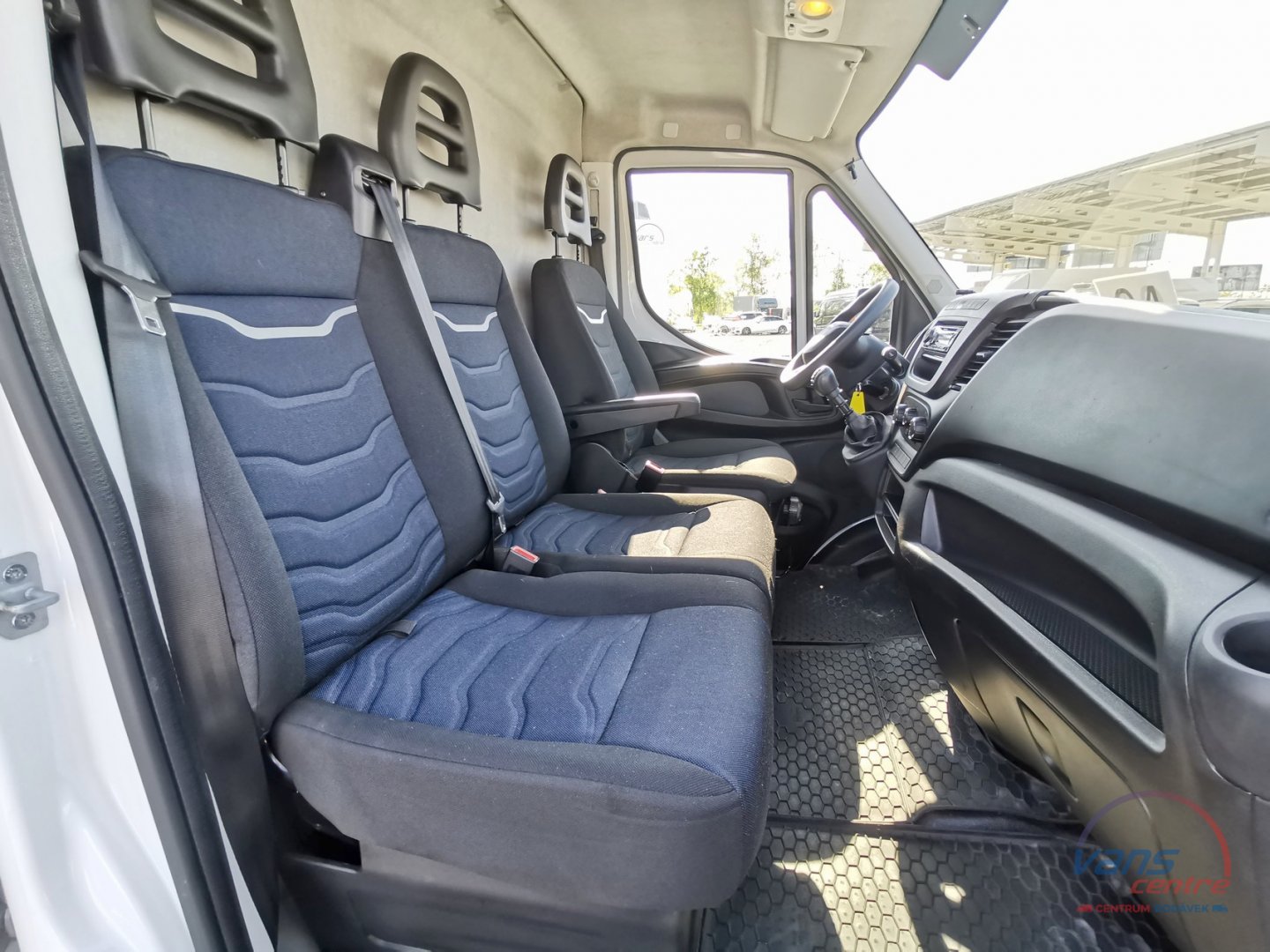 Iveco DAILY 35S14 STŘEDNÍ/ KLIMA/ TEMPOMAT/ ČR