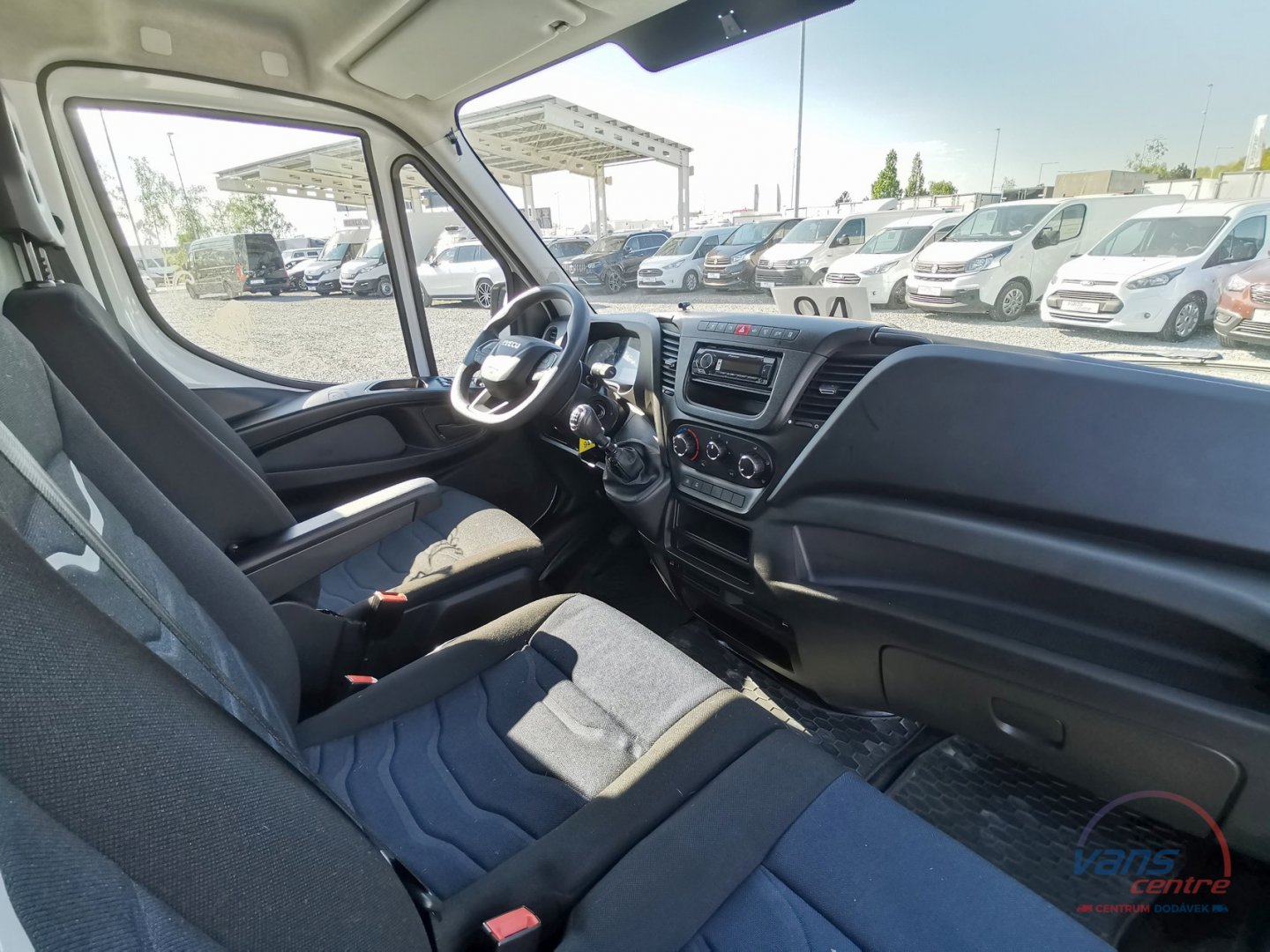 Iveco DAILY 35S14 STŘEDNÍ/ KLIMA/ TEMPOMAT/ ČR