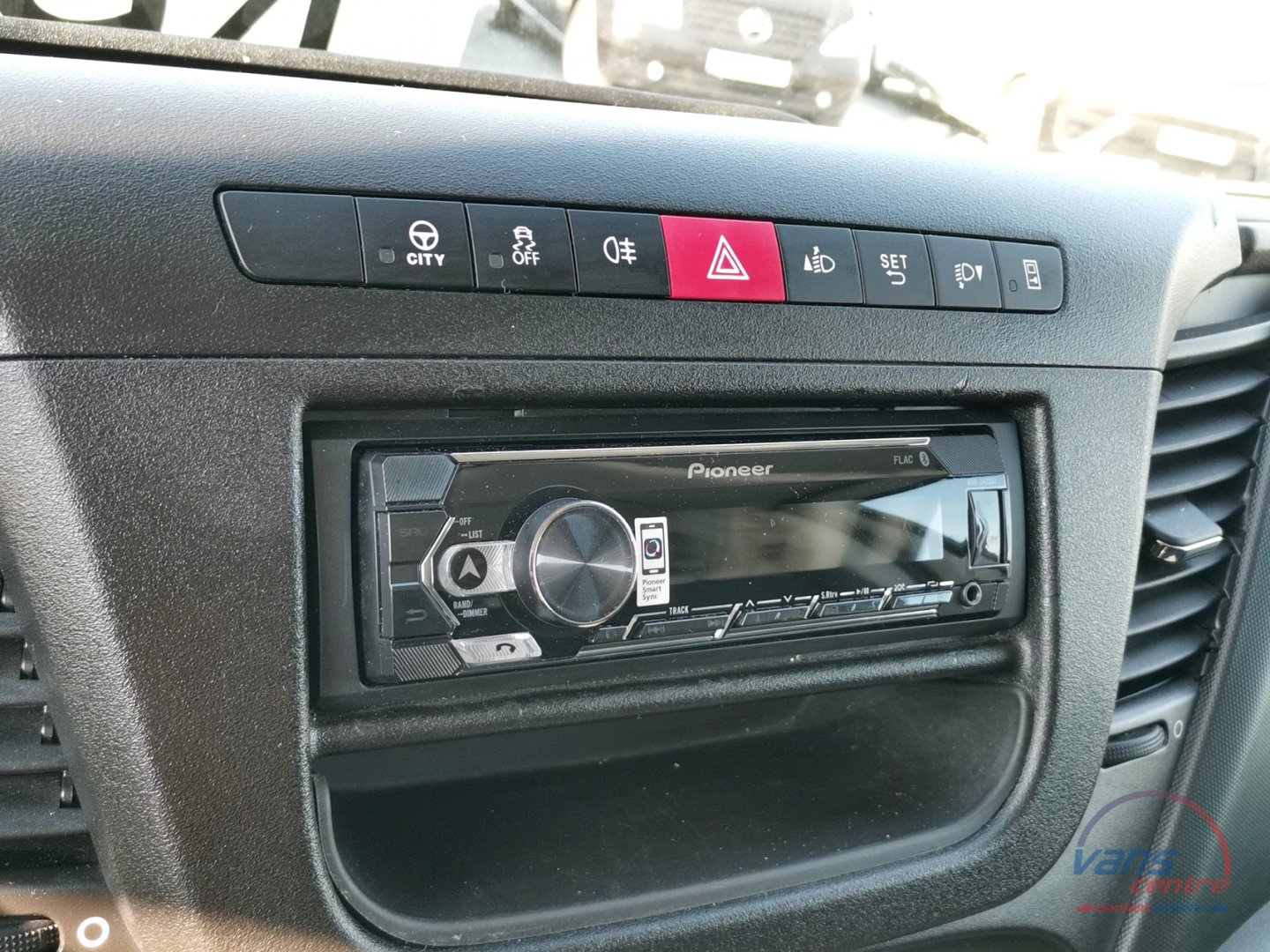 Iveco DAILY 35S14 STŘEDNÍ/ KLIMA/ TEMPOMAT/ ČR