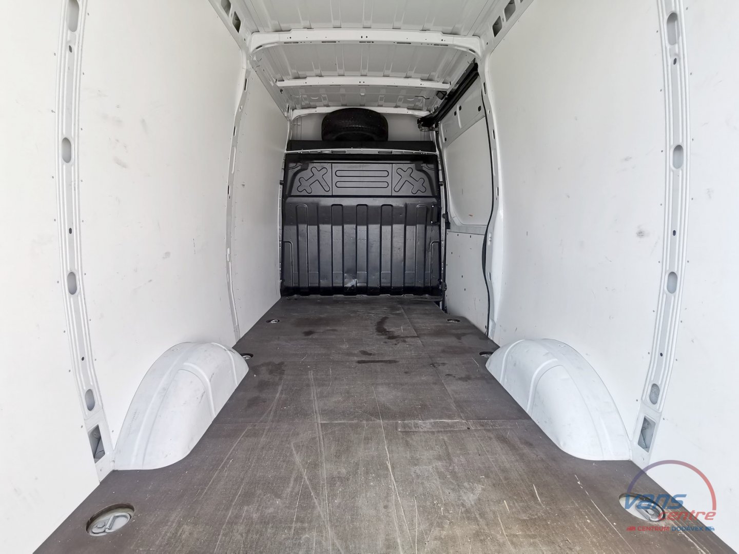 Iveco DAILY 35S14 STŘEDNÍ/ KLIMA/ TEMPOMAT/ ČR
