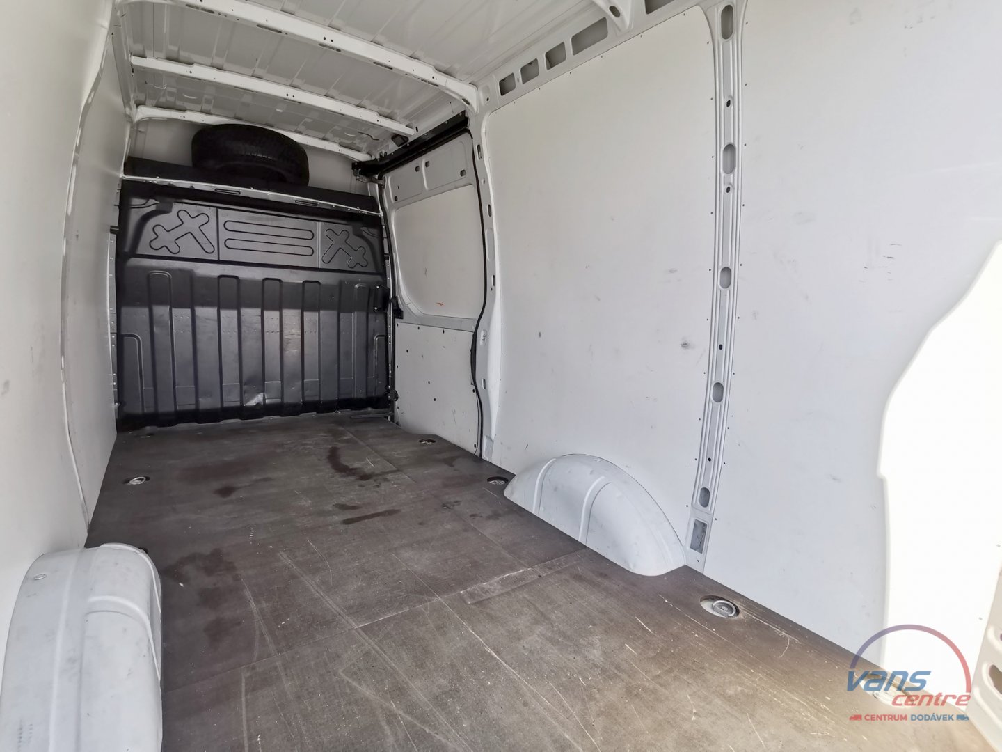 Iveco DAILY 35S14 STŘEDNÍ/ KLIMA/ TEMPOMAT/ ČR