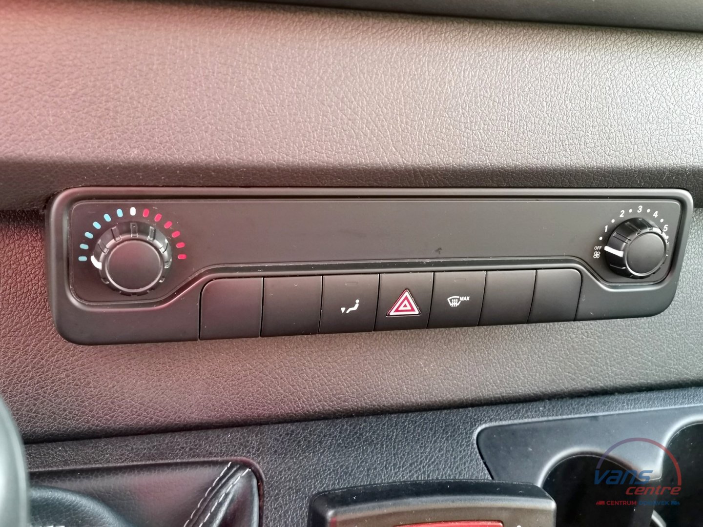Renault MASTER 130DCI SKŘÍŇ 8 PALET/ KLIMA/ 122960KM