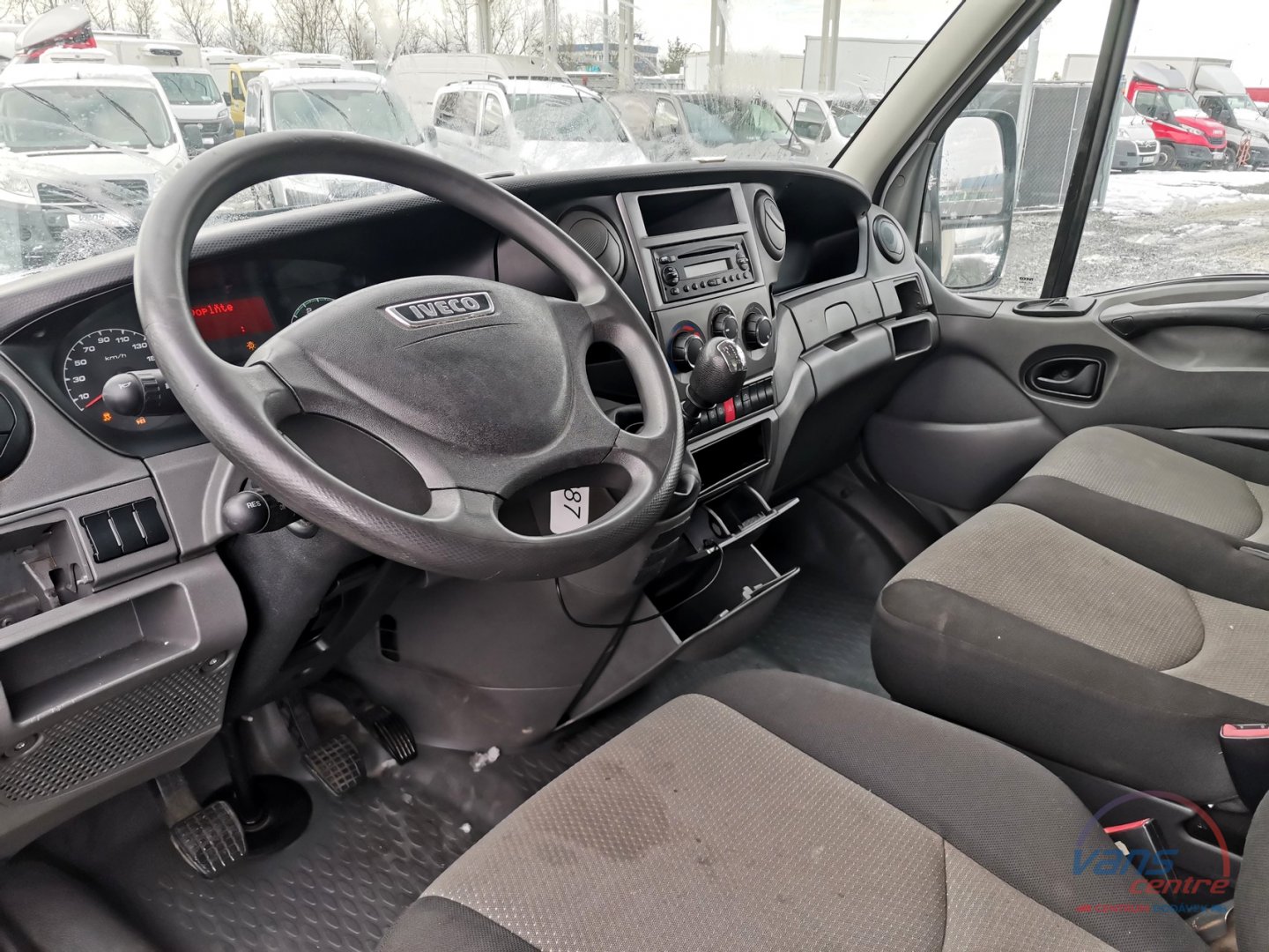 Iveco DAILY 35C14 CNG SKŘÍŇ 8 PALET/ TEMPOMAT 